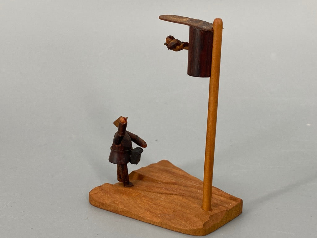 Handgeschnitzte Holzfigur aus Teakholz, Mid Century Design 1950er