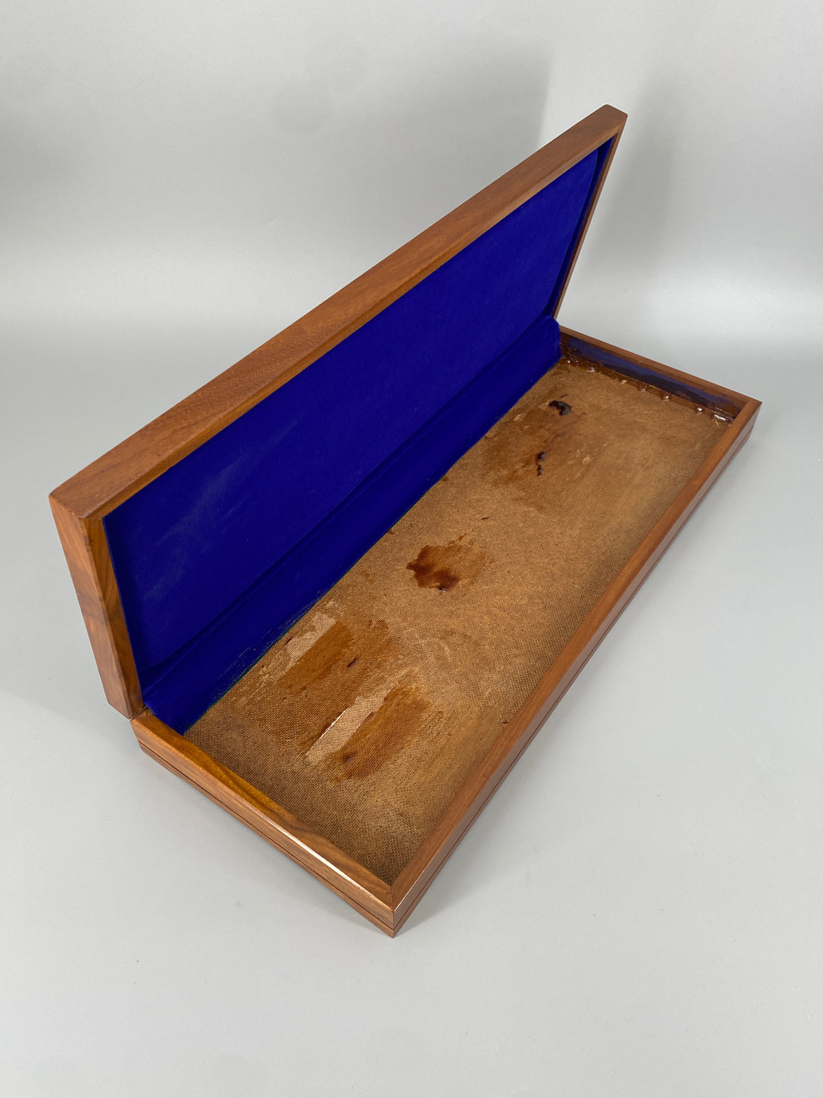 Grosse, flache Schatulle aus Teakholz