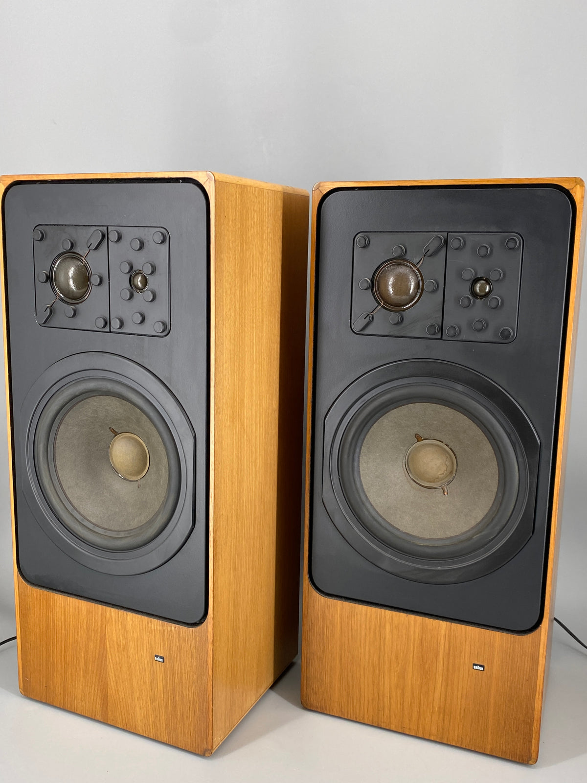 Ein Paar 3-Wege Lautsprecher Typ L1030 in Nussbaumfurnier von Dieter Rams für BRAUN, Deutschland 1970er