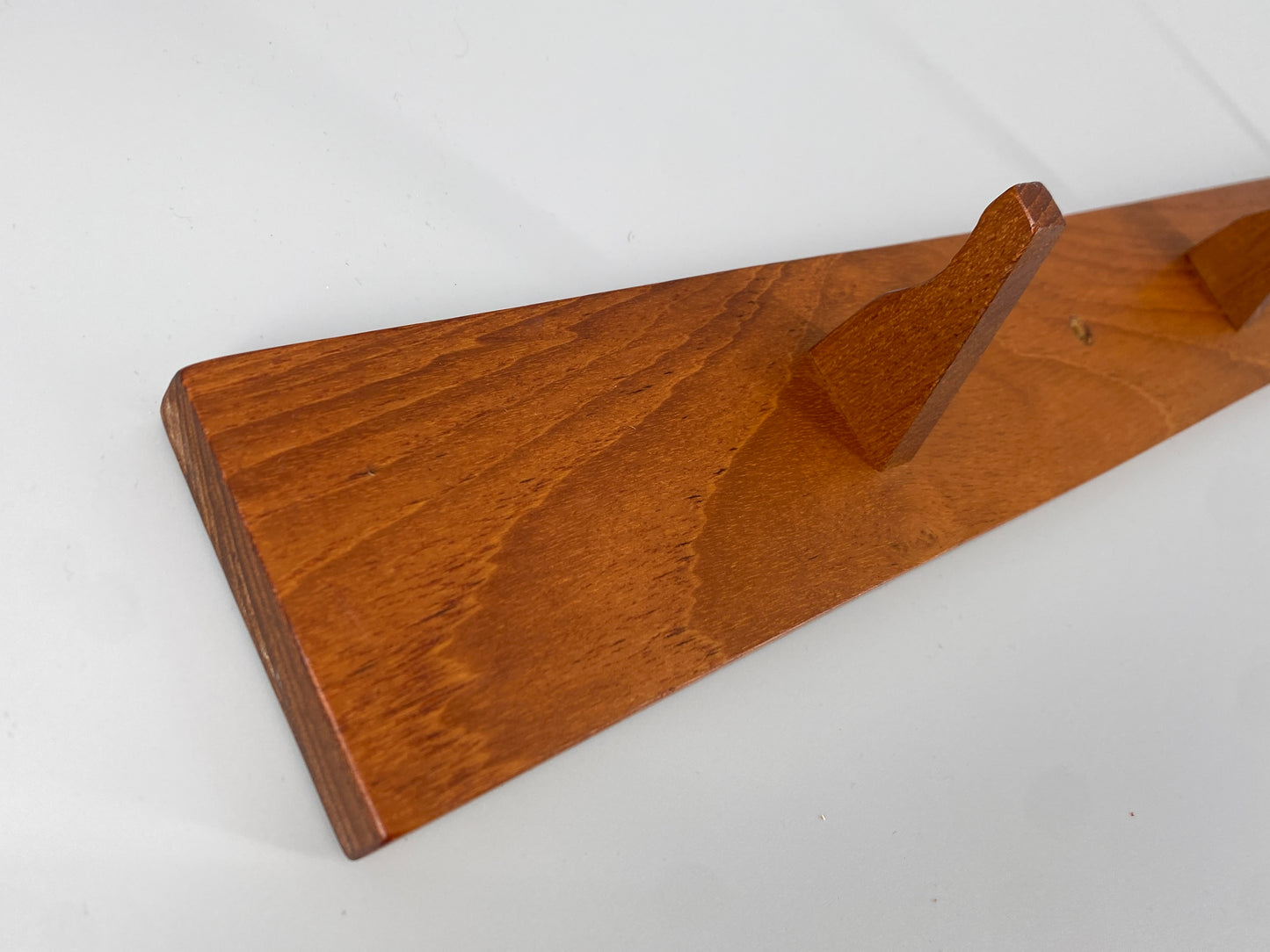 Mid Century Design Wandgarderobe aus massiven Teakholz, um 1950