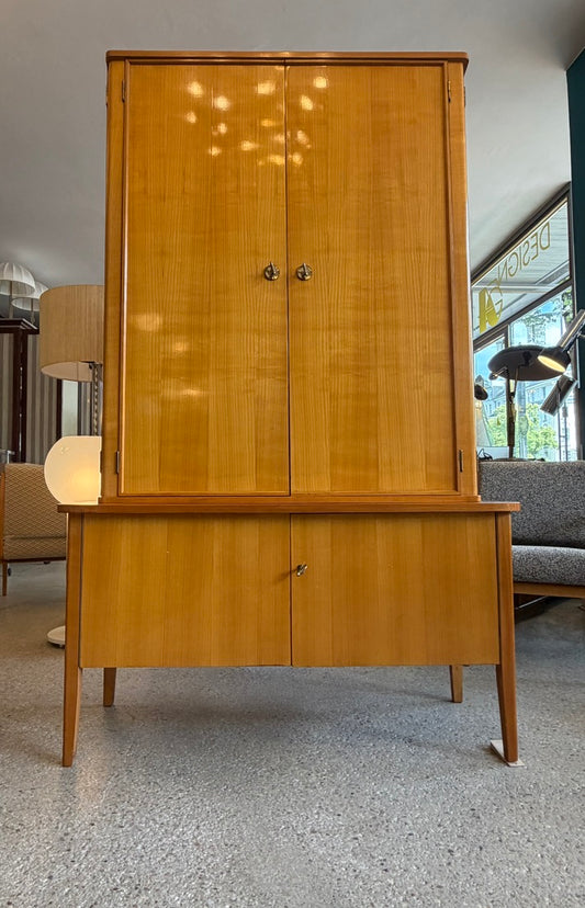 Mid Century Design Schrank aus Esche und Teakholz, mit versteckten Krawattenfächern, Deutschland 1950er