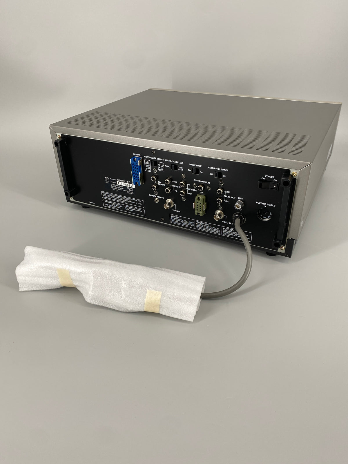 Unbenutzter Profi Videorecorder PANASONIC AG 6200 für PAL /NTSC in der orginal Verpackung, Japan 1980er