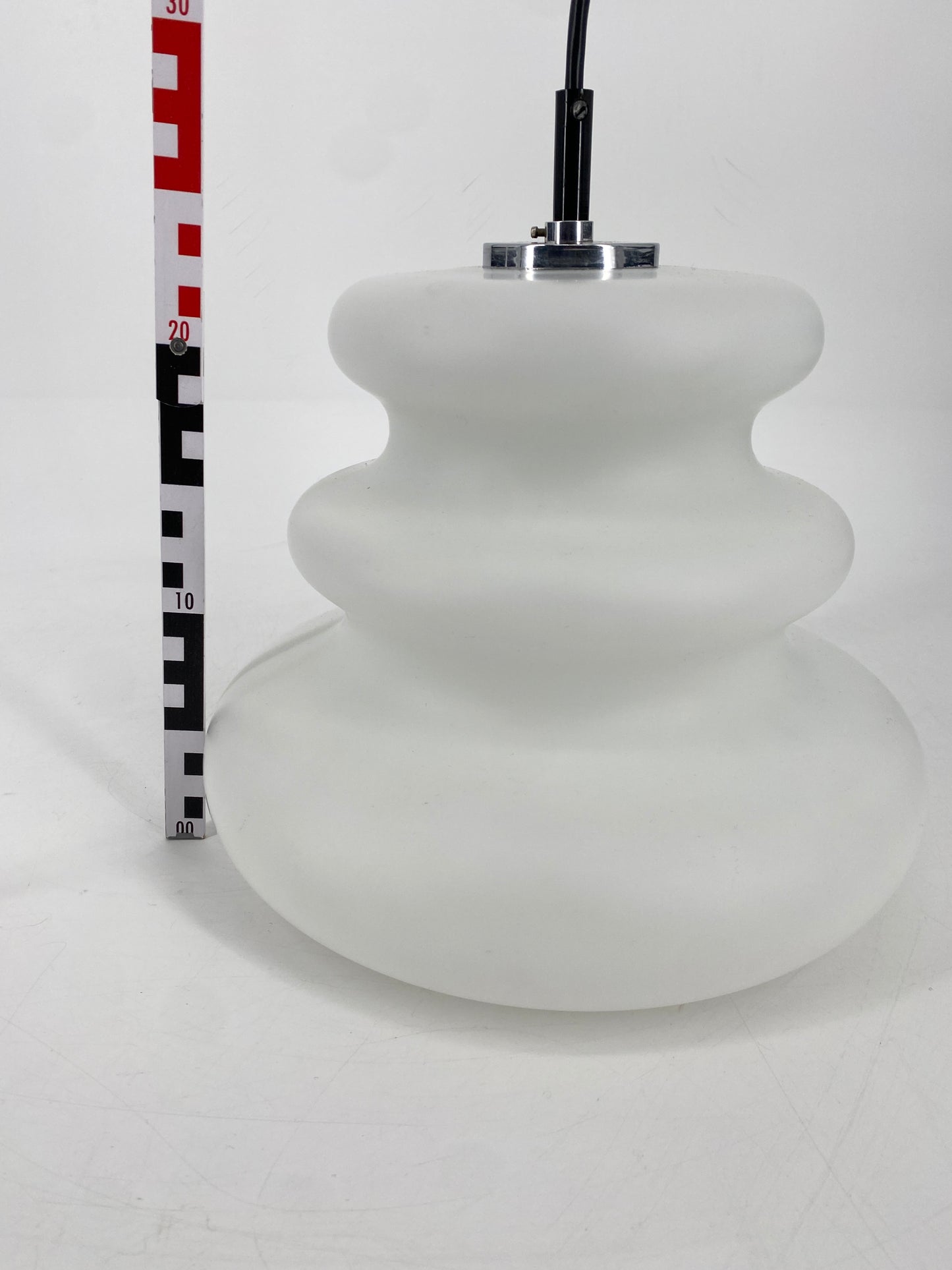 Hängelampe "AH1" aus mundgeblasenem Opalglas von Peill & Putzler