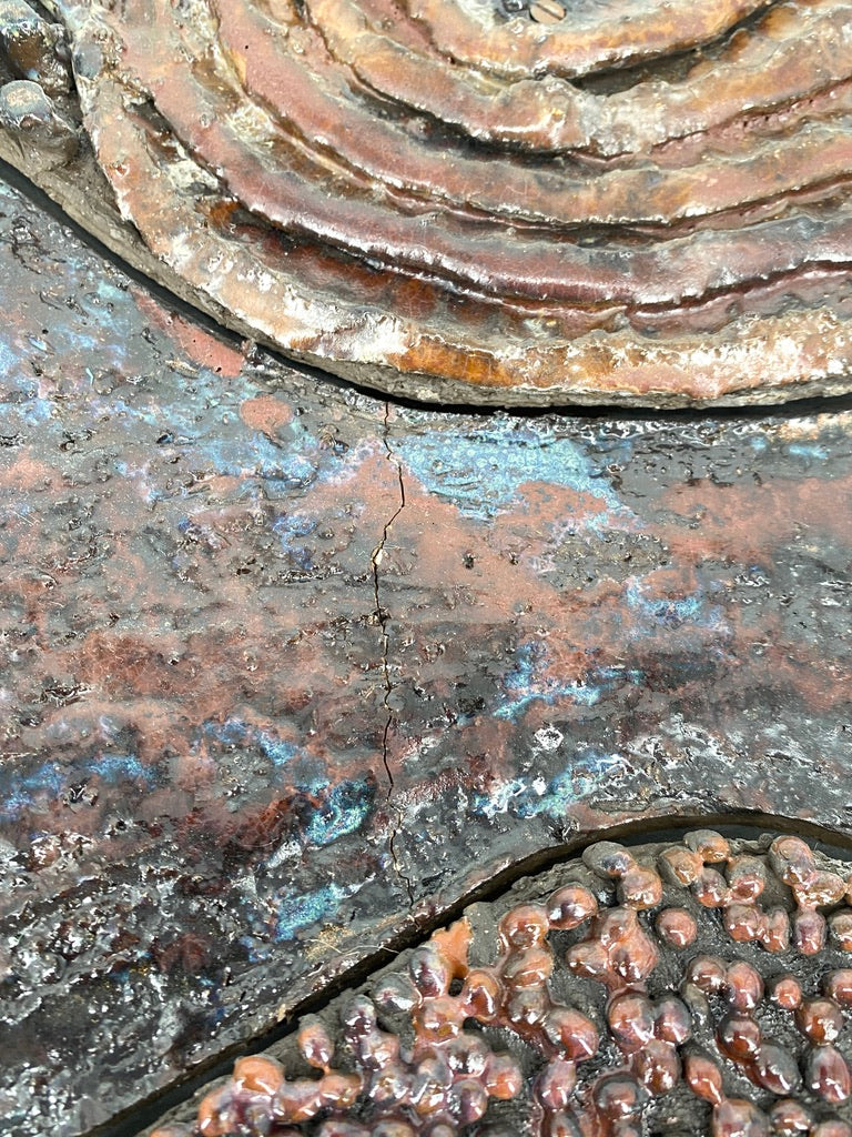 Wandobjekt aus glasierter Keramik, unsigniert