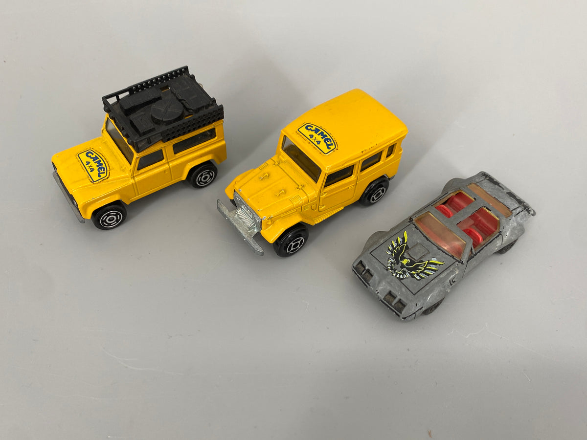 3 Modellautos von Matchbox und Majorette, 2x Camel Trophy, Land Rover Defender 90 & Toyota  Land Cruiser FJ40 sowie eine Pontiac Firebird Trans Am