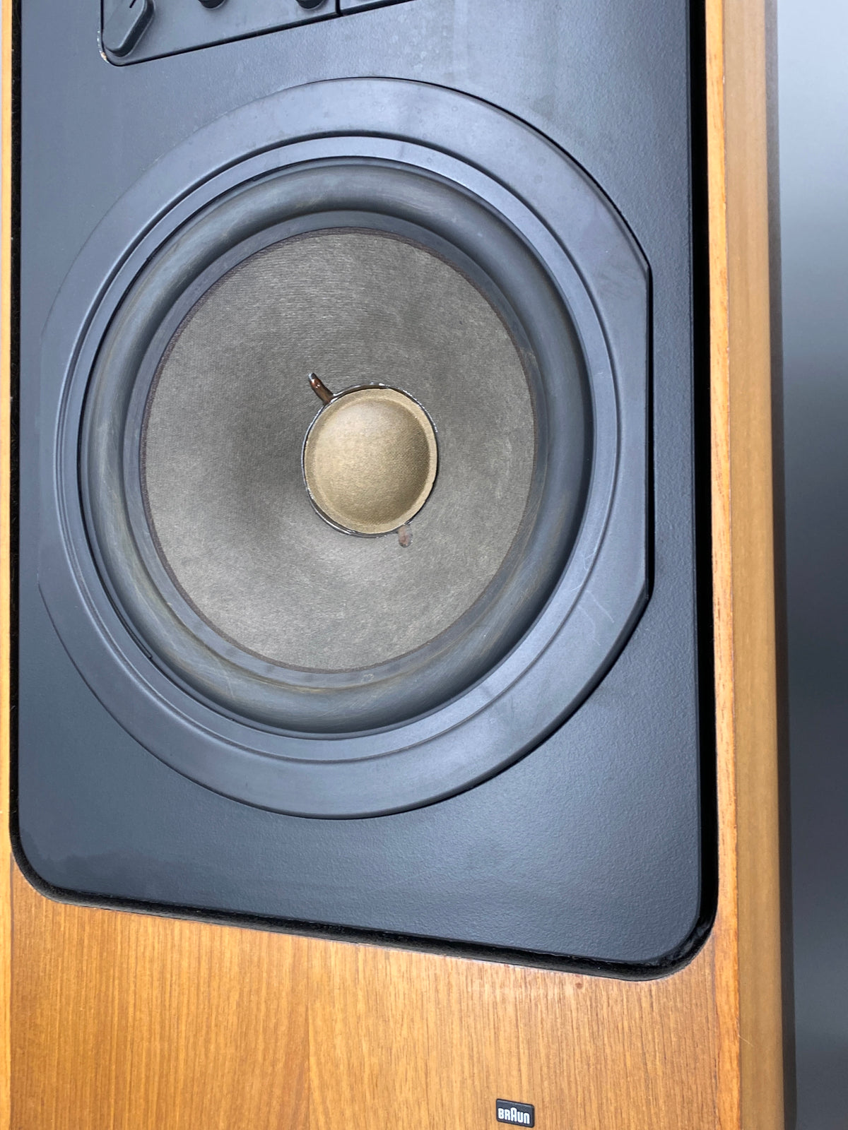 Ein Paar 3-Wege Lautsprecher Typ L1030 in Nussbaumfurnier von Dieter Rams für BRAUN, Deutschland 1970er