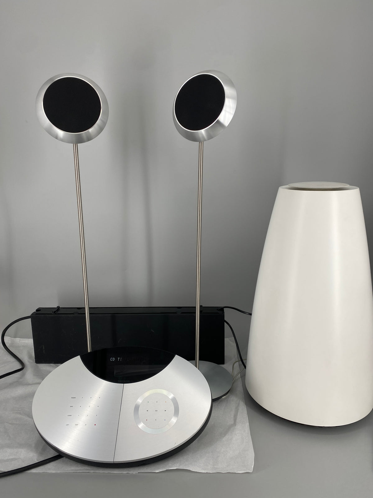 Hochwertiges Soundsystem bestehend aus BeoCenter 2 und BeoLab 14 von Bang und Olufsen, Dänemark