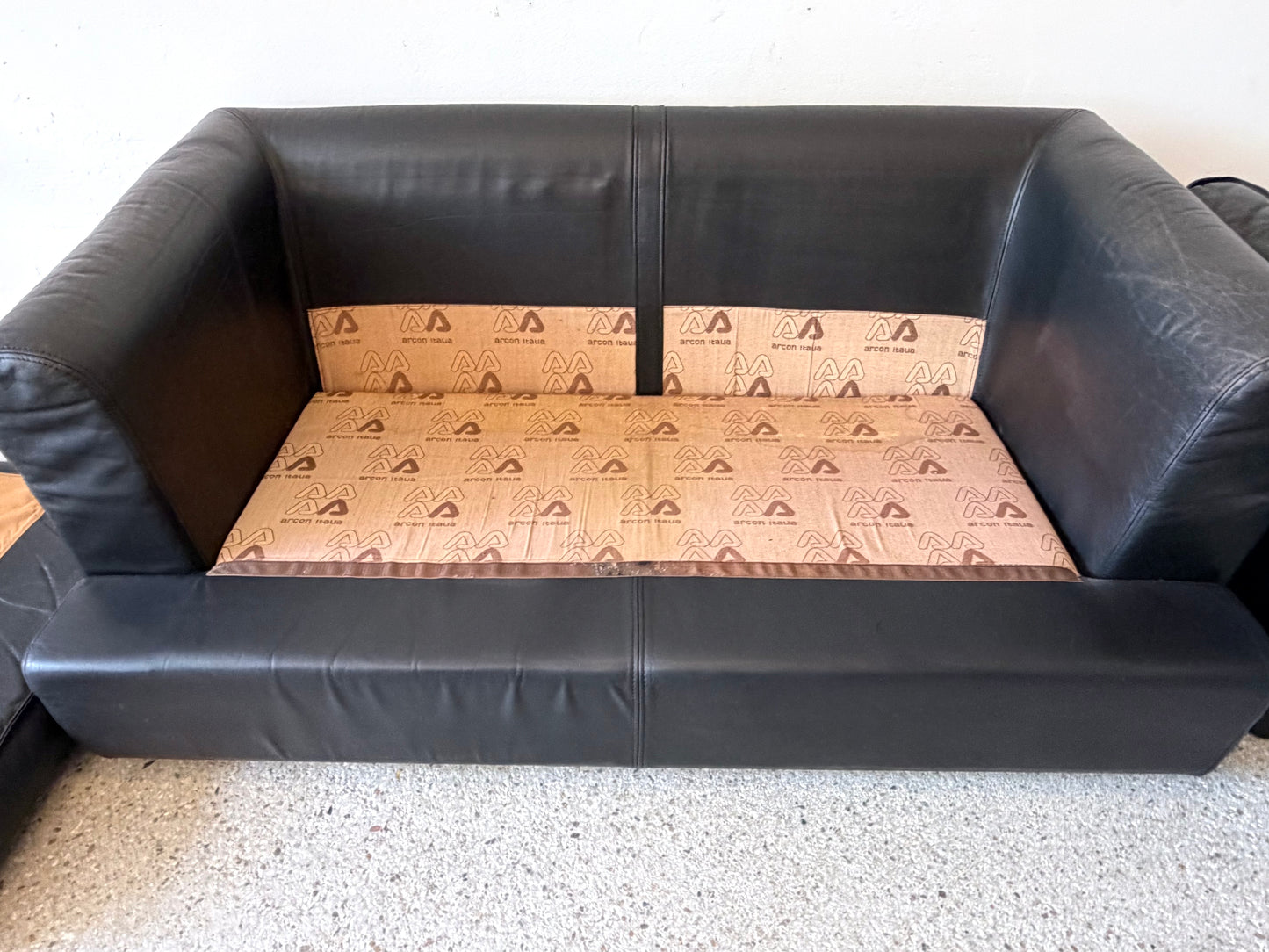 Seltenes schwarzes Ledersofa, 2-Sitzer, von Arcon Italia, Italien 1980er