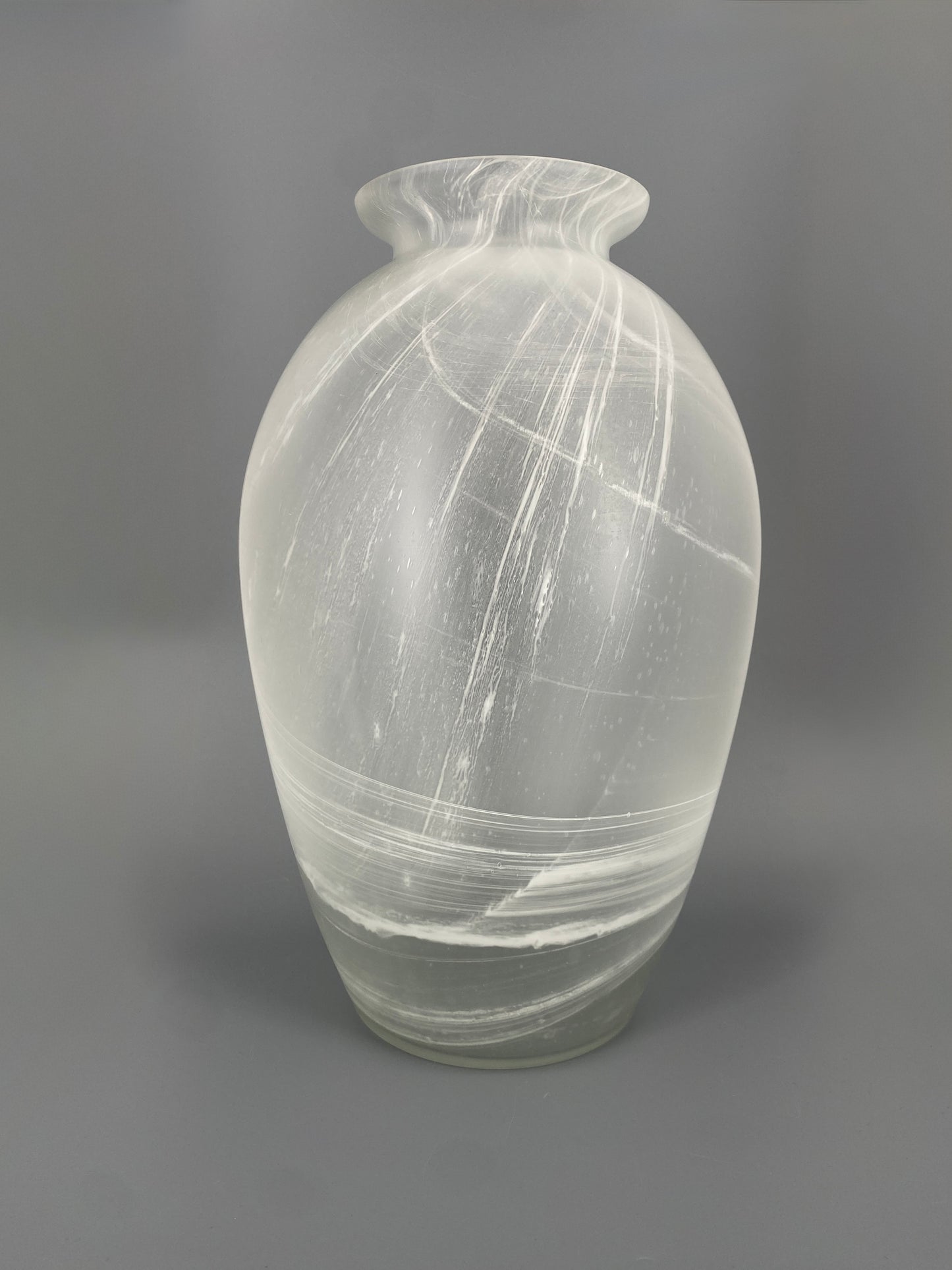 Schöne, große Bodenvase mit Wirbelmuster im Glas, um 1970