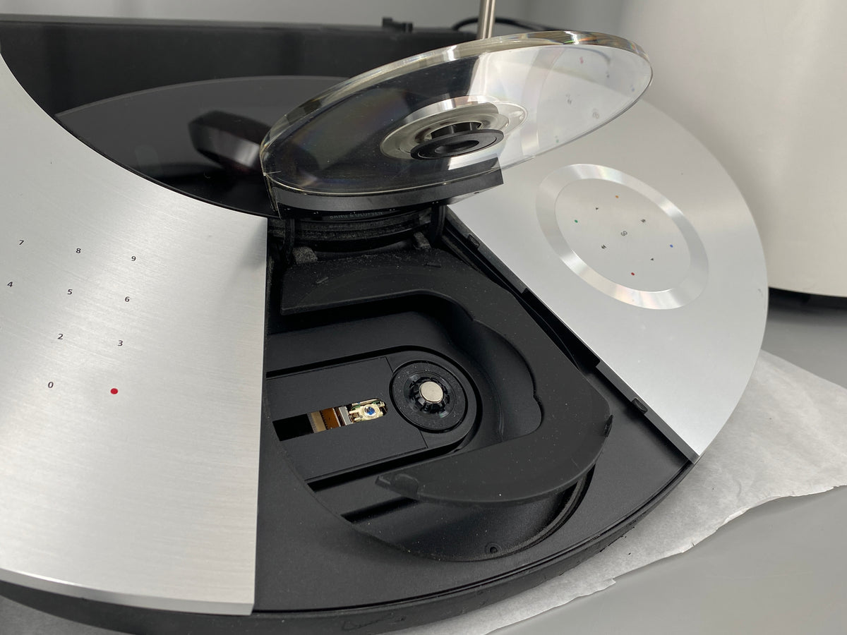 Hochwertiges Soundsystem bestehend aus BeoCenter 2 und BeoLab 14 von Bang und Olufsen, Dänemark