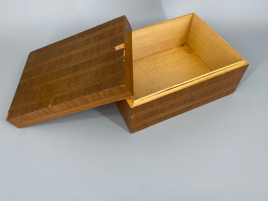 Holzschatulle mit Nussbaumfurnier in Streifenmuster, spätes Art-Deco