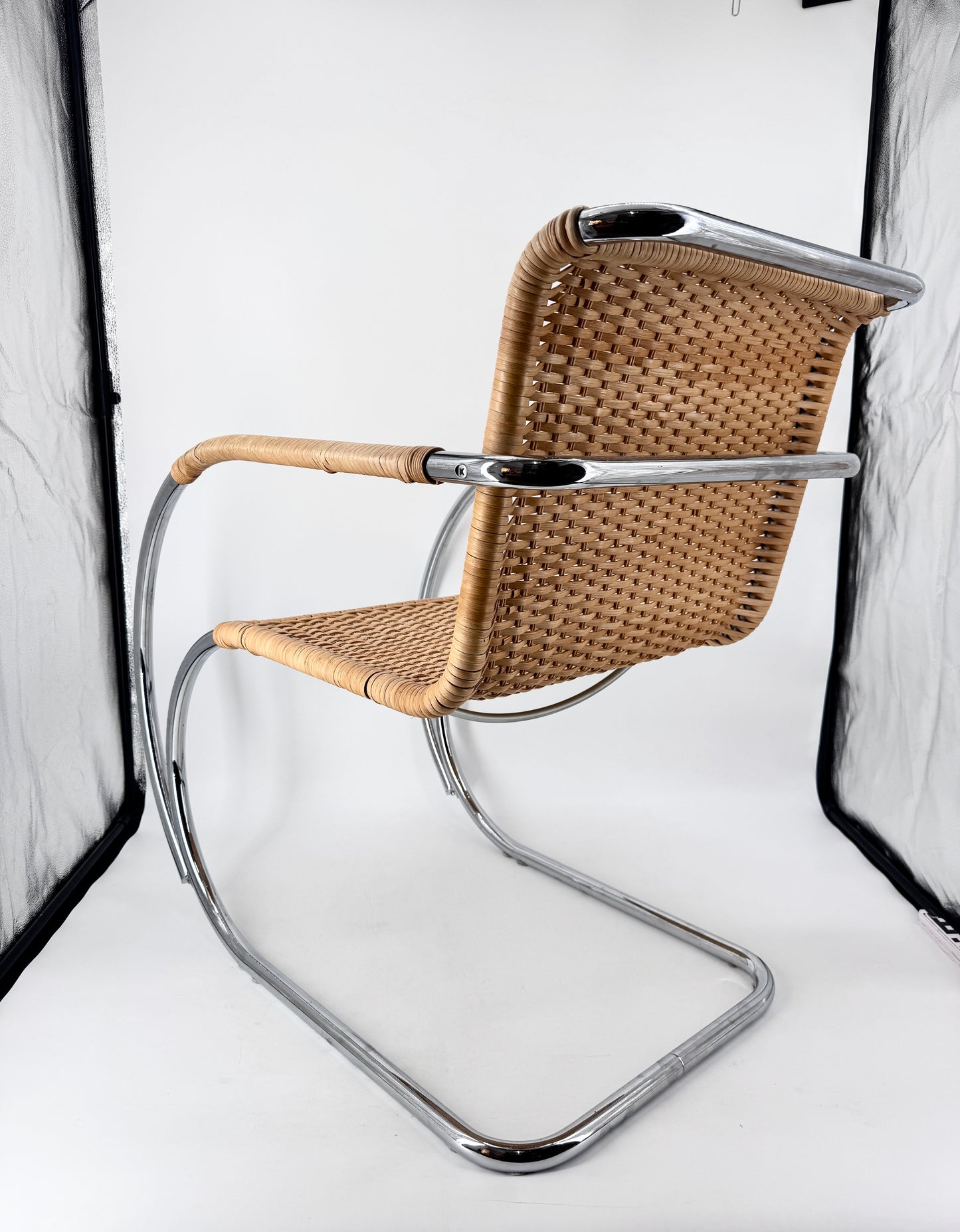 Bauhaus Design Freischwinger Stuhl D42/MR20 mit Armlehne von Mies van der Rohe für TECTA, Deutschland