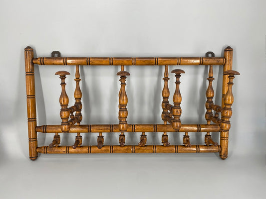 Viktorianische Wandgarderobe mit gedrechselten Klapphaken