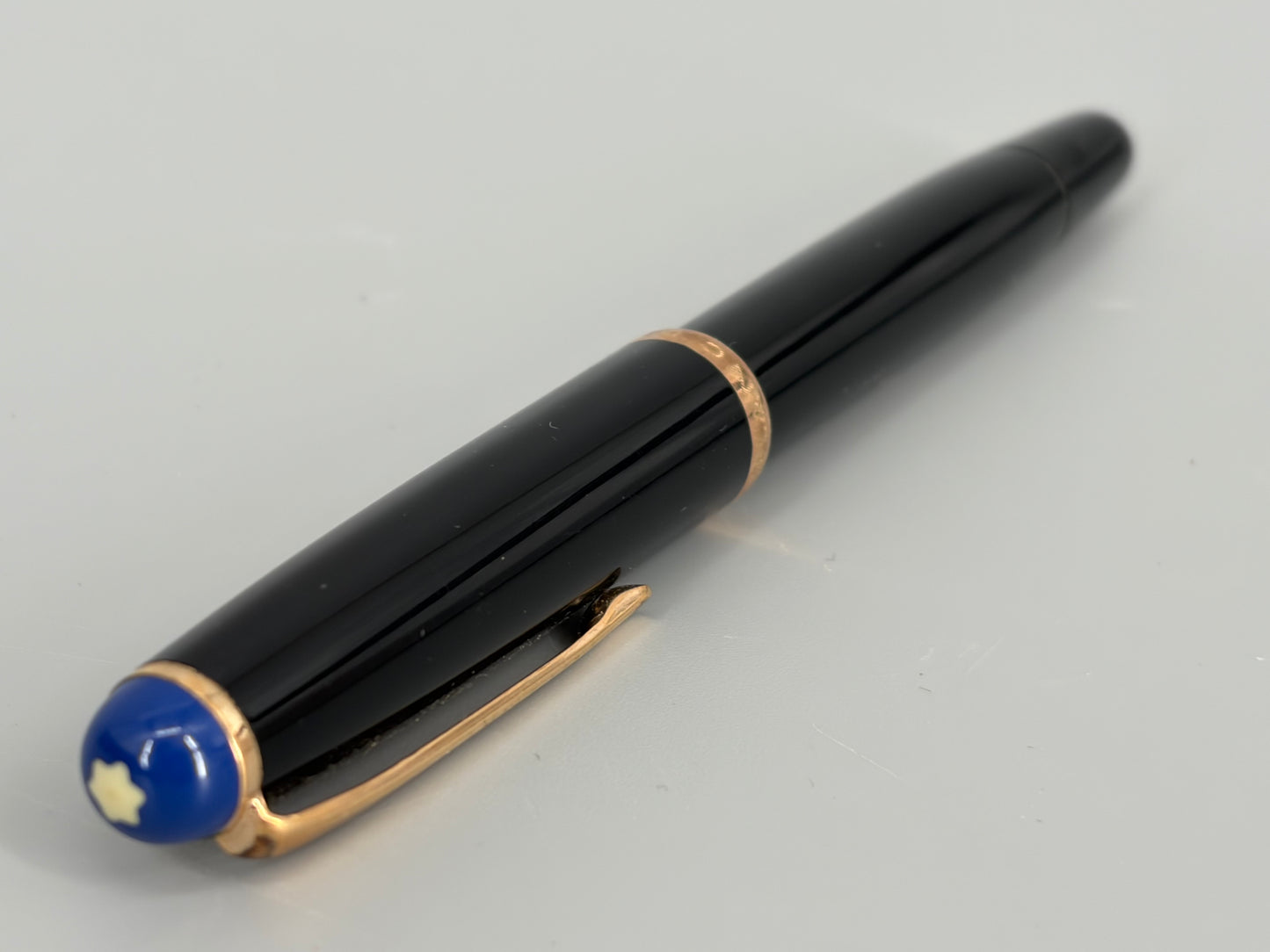 Seltener Montblanc Kolbenfüller 344-D mit 24 Karat Goldfeder und seltener blauer Logo-Kappe, Deutschland 1958