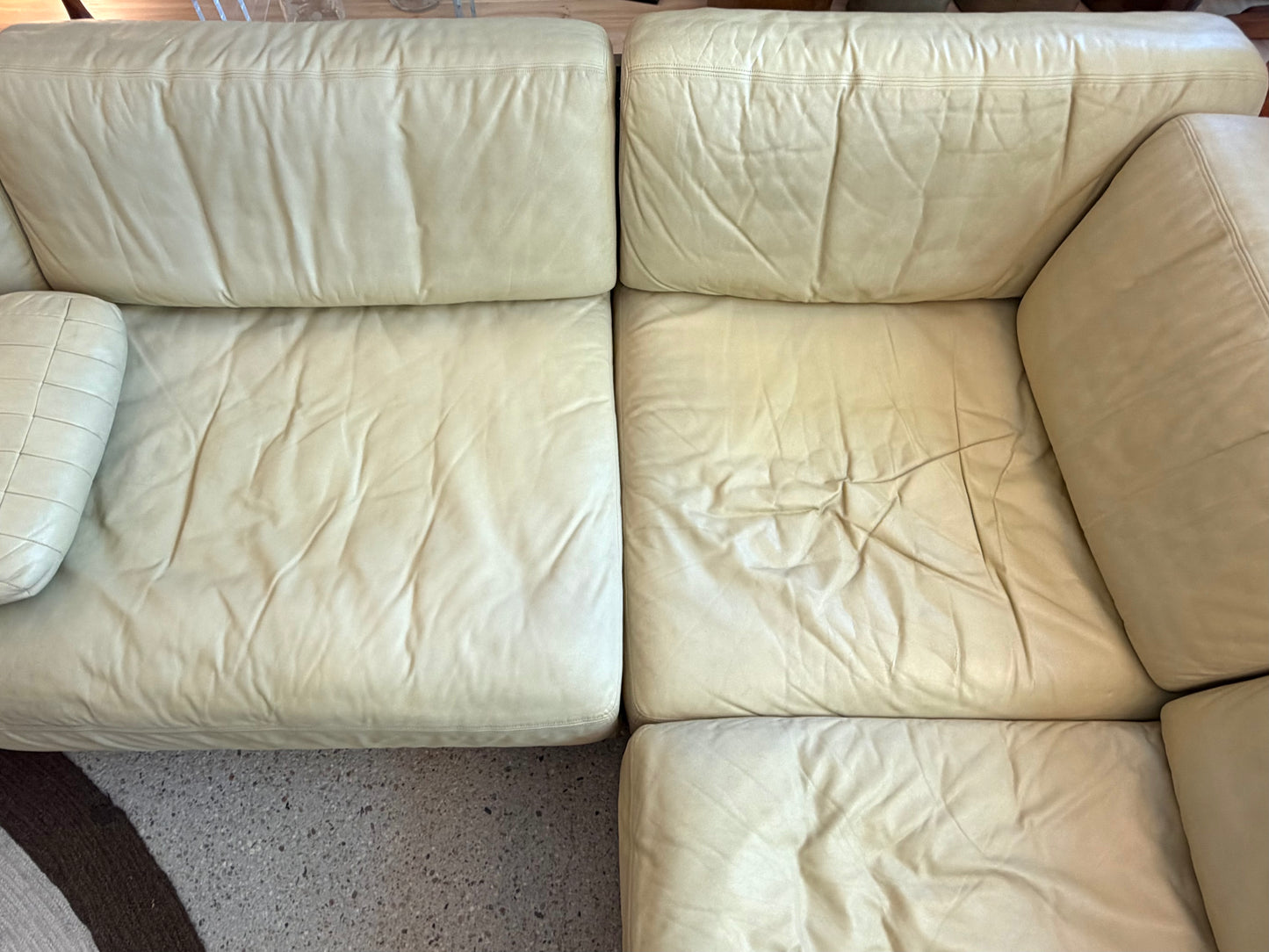 Couchgarnitur DS76 von De Sede aus cremefarbenem Leder mit Gästebettfunktion, Schweiz 1970er