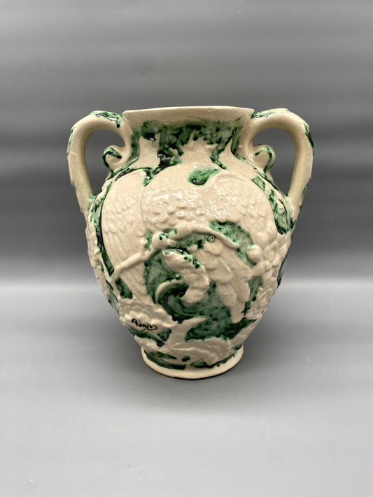 * VASE HENKELVASE KERAMIK VOGEL PFAU BLUMEN RELIEF RIGO BRUXELLES BELGIEN