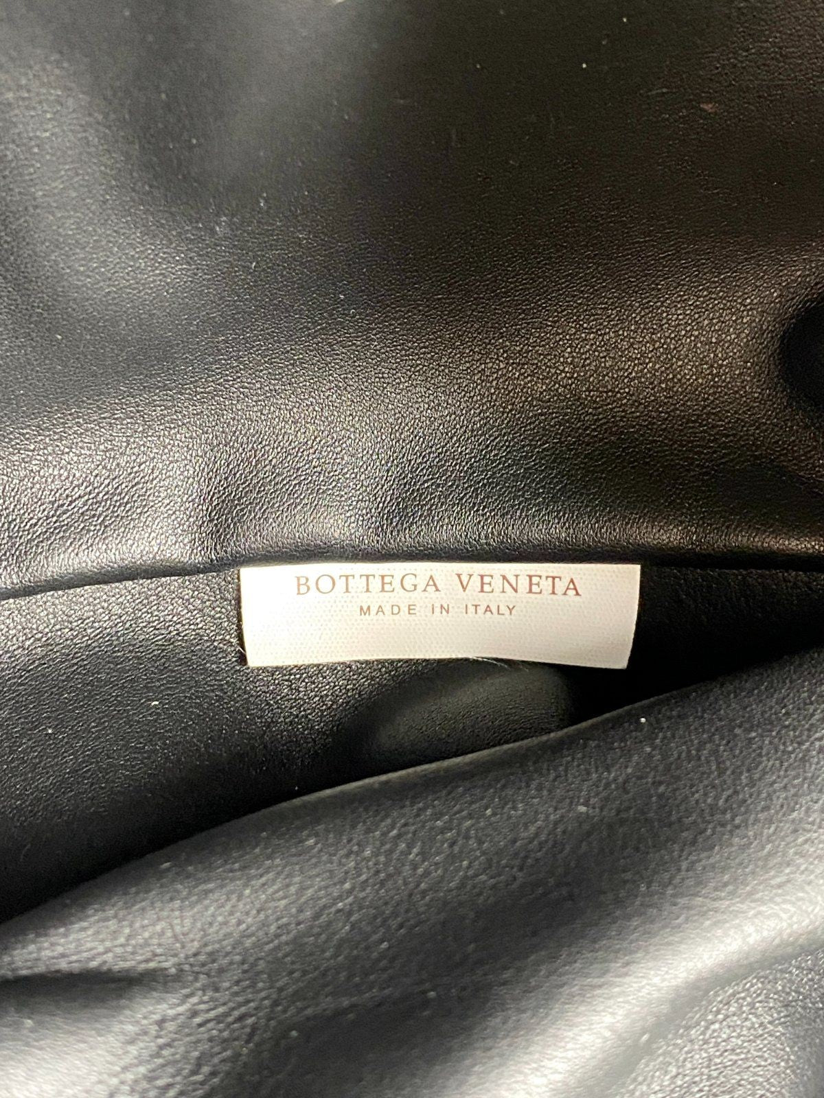 * BOTTEGA VENETA THE POUCH CLUTCH HANDTASCHE NAPPALEDER SCHWARZ