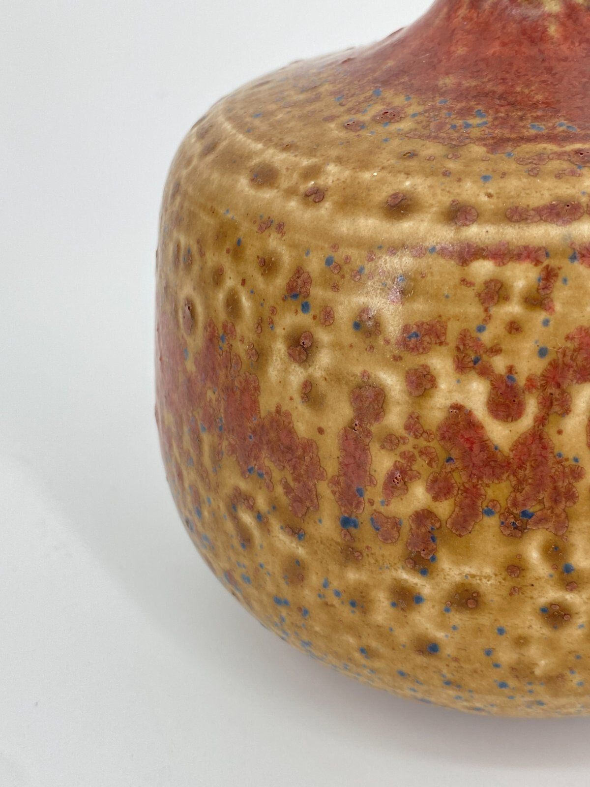 * STUDIOKERAMIK VASE ROT BLAU ZINKKRISTALL GLASUR 13CM VINTAGE