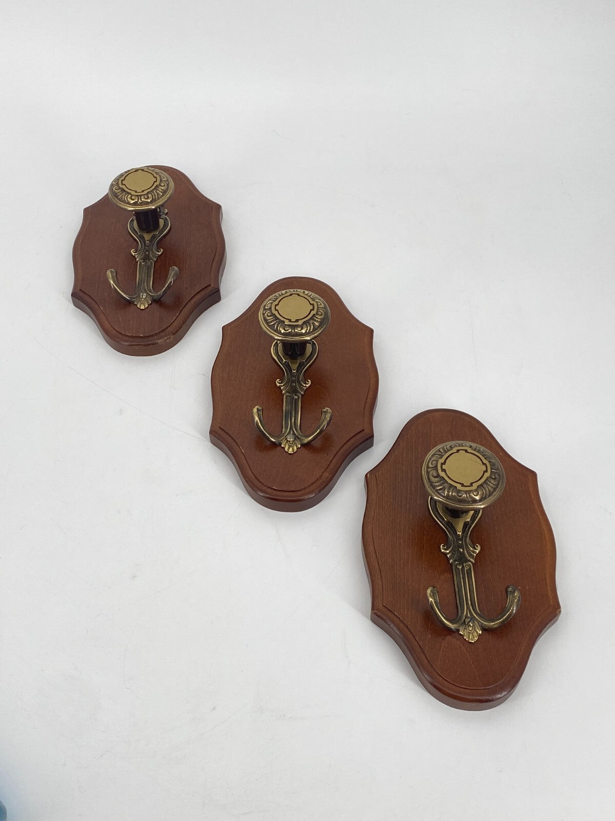 * 3 x GARDEROBENHAKEN KLEIDERHAKEN HOLZ MESSING ANTIK STIL WANDHAKEN VINTAGE