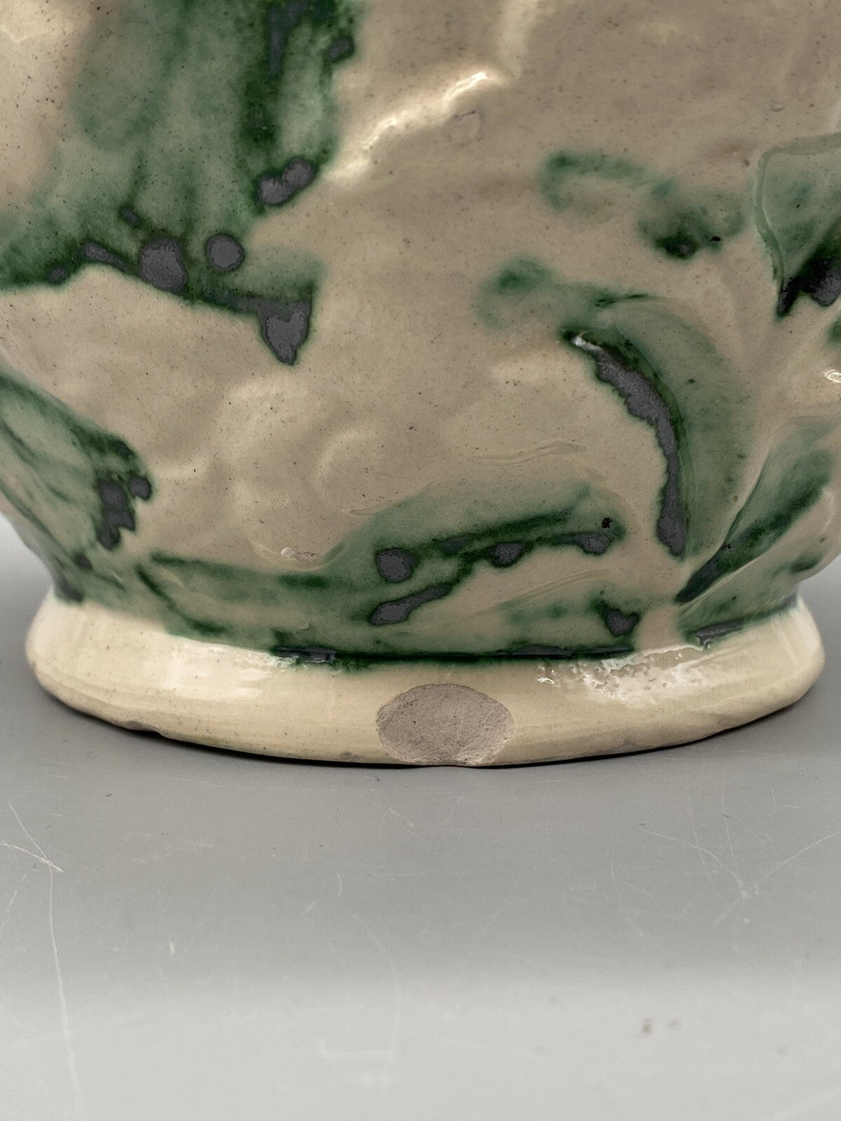 * VASE HENKELVASE KERAMIK VOGEL PFAU BLUMEN RELIEF RIGO BRUXELLES BELGIEN