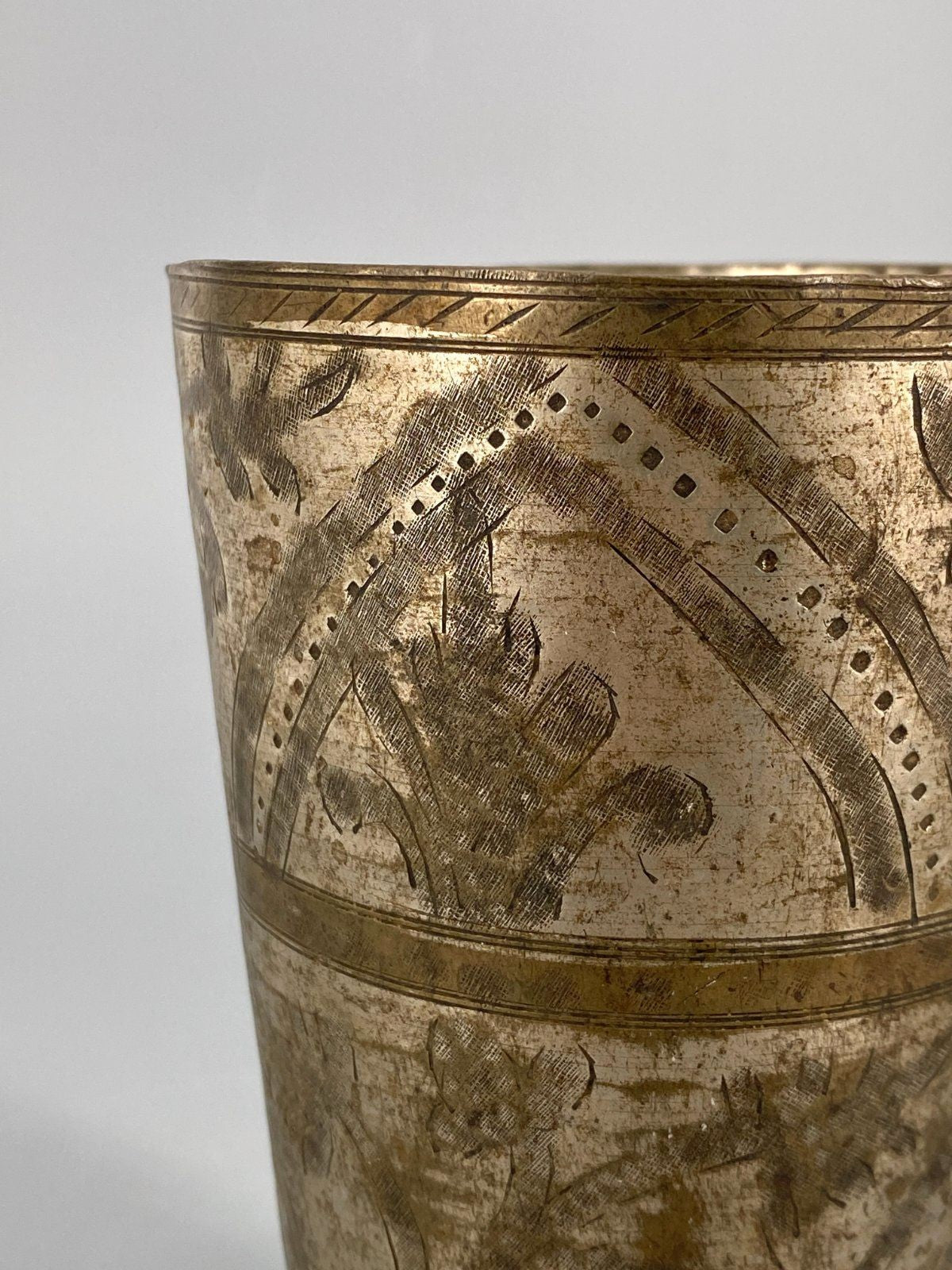 * ZINN BECHER ORNAMENT GRAVUR VASE DEKORATION SILBER GEFÄß ANTIK