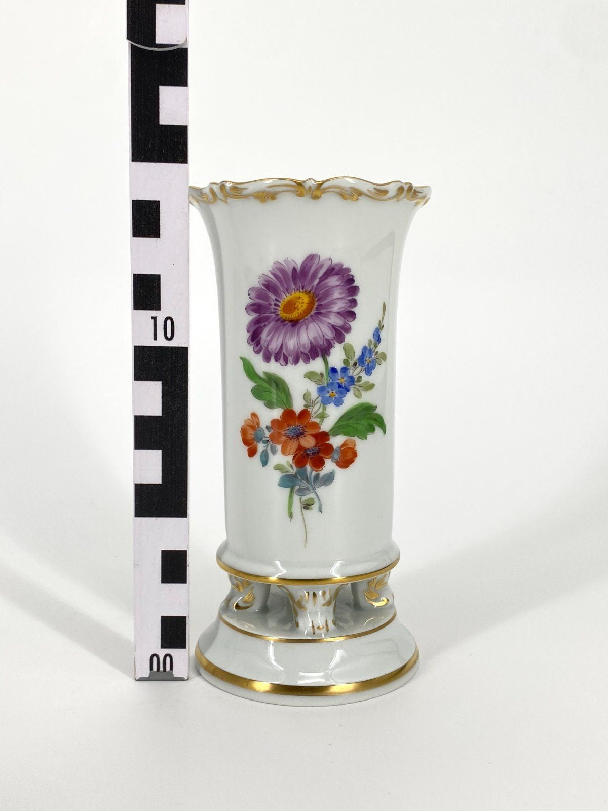 * MEISSEN PORZELLAN FÜßCHENVASE SOCKEL STREUBLUMEN GOLDRAND