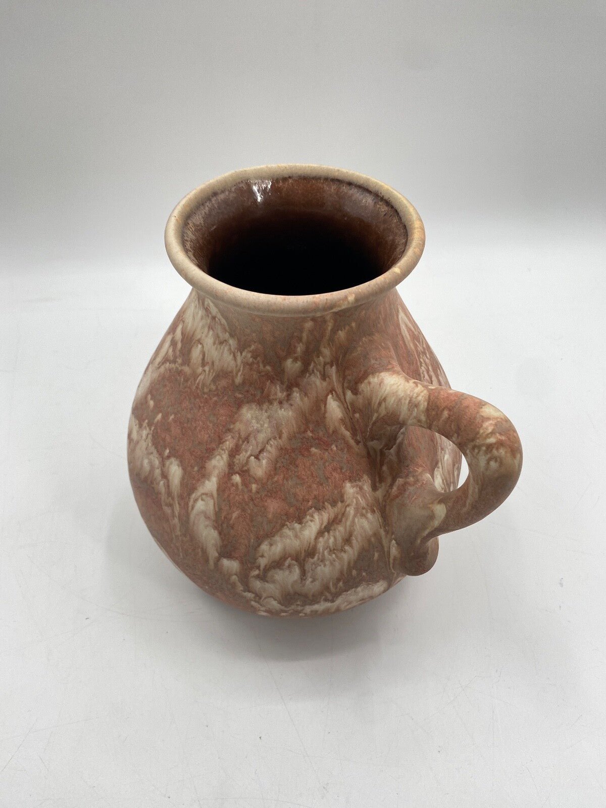 * VASE KERAMIK RUSCHA ART ROSA CREME MARMORIERT SAMT OBERFLÄCHE HENKEL