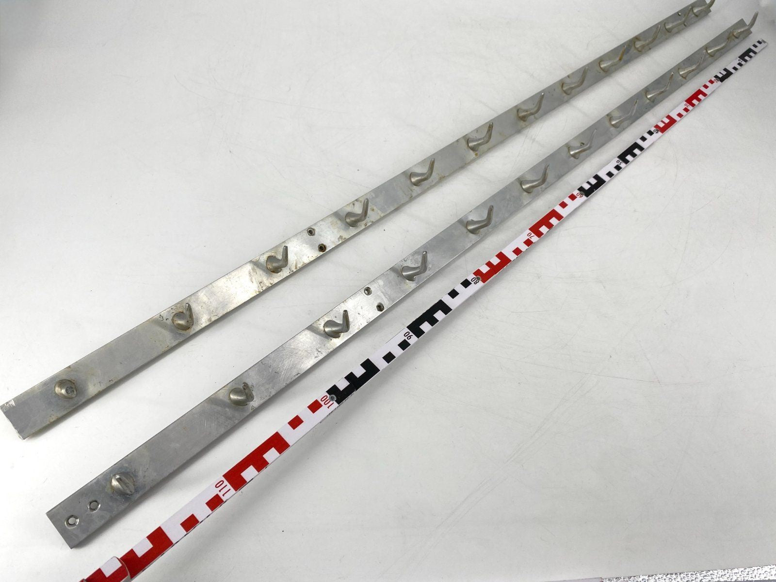 * 2x HAKENLEISTE ALUMINIUM FLEISCHER GARDEROBE WERKZEUG 24 HAKEN