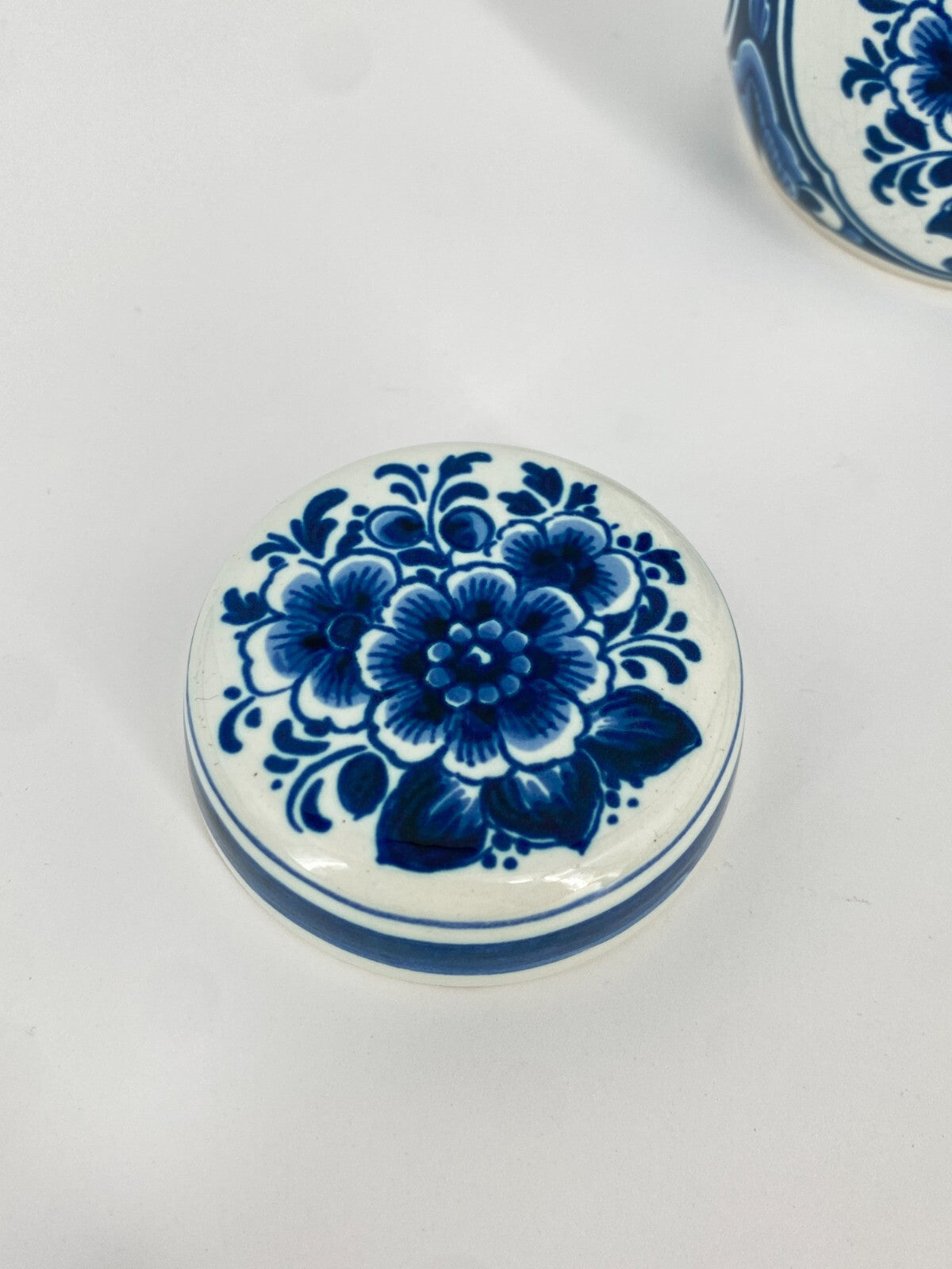 * OUD DELFT KERAMIK DECKEL DOSE VASE BLAUMALEREI BLAU WEIß BLUMEN 12CM