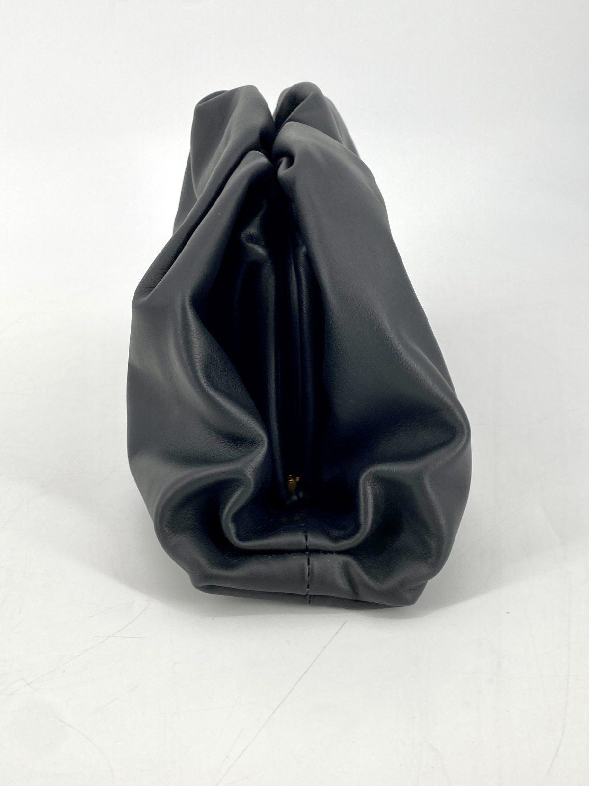 * BOTTEGA VENETA THE POUCH CLUTCH HANDTASCHE NAPPALEDER SCHWARZ