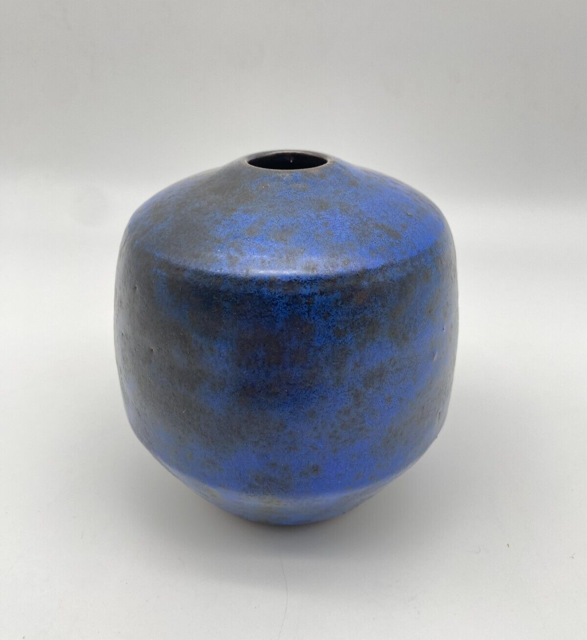 GERHARD LIEBENTHRON BREMEN STUDIOKERAMIK VASE KRISTALLGLASUR BLAU 66 SIGNIERT