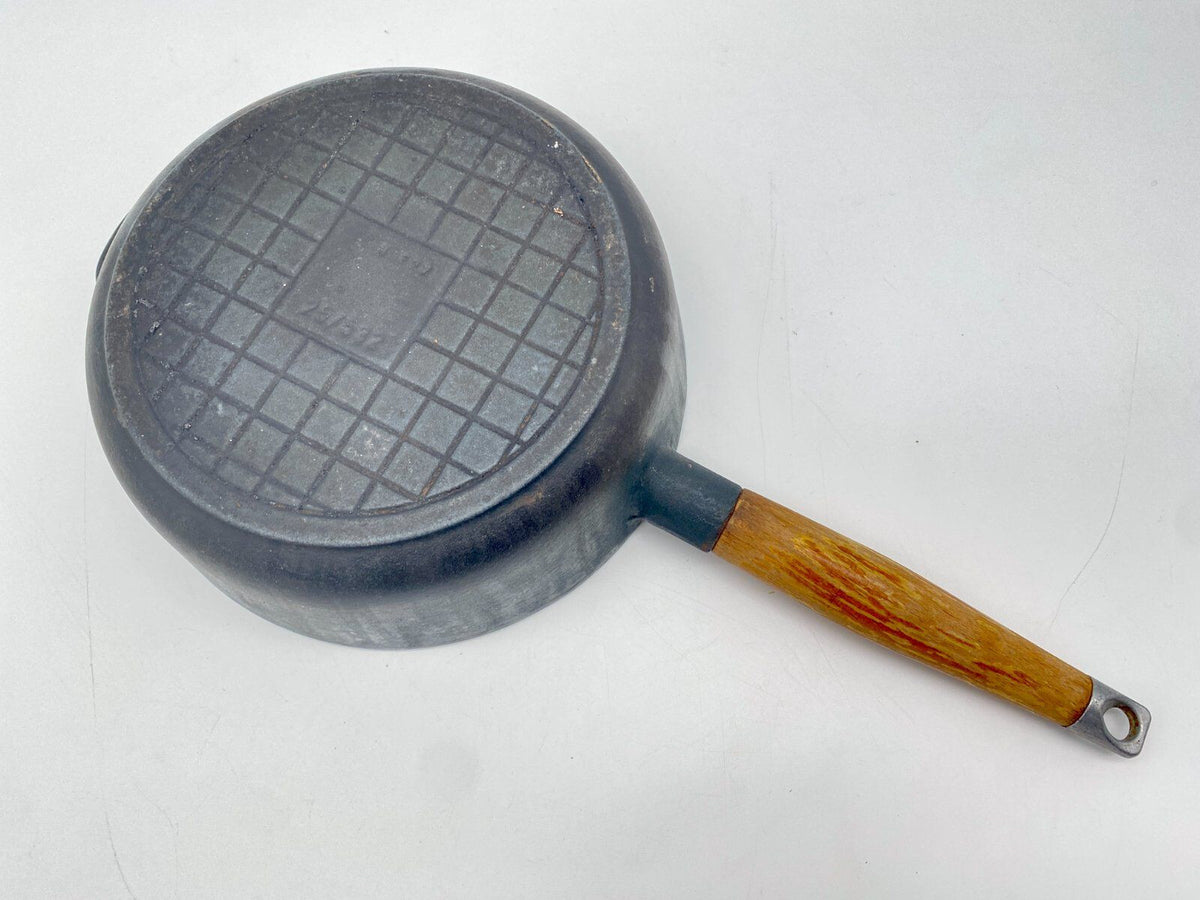 VINTAGE GUSSEISEN PFANNE Ø 21 cm HOLZGRIFF STIELKASSEROLLE GRILL