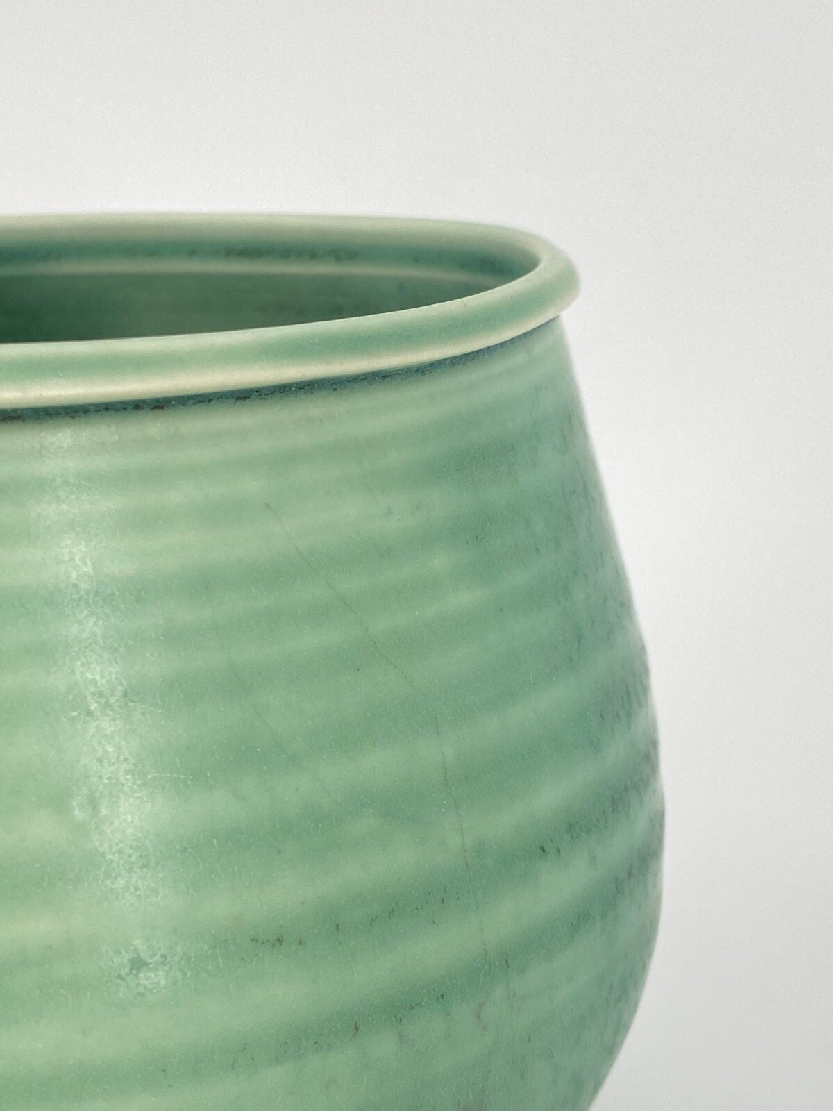 * STUDIOKERAMIK VASE RUND OVAL JADE GRÜN MARMORIERT RINGE VINTAGE