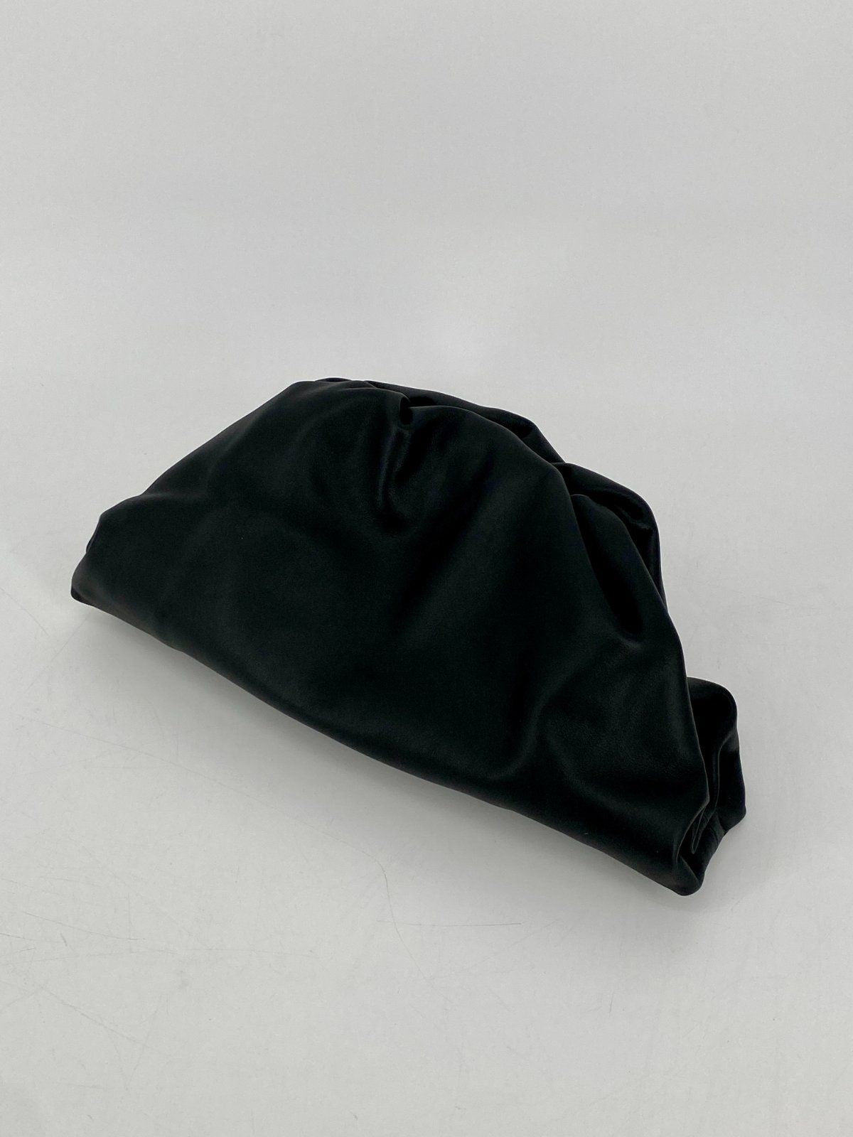 * BOTTEGA VENETA THE POUCH CLUTCH HANDTASCHE NAPPALEDER SCHWARZ