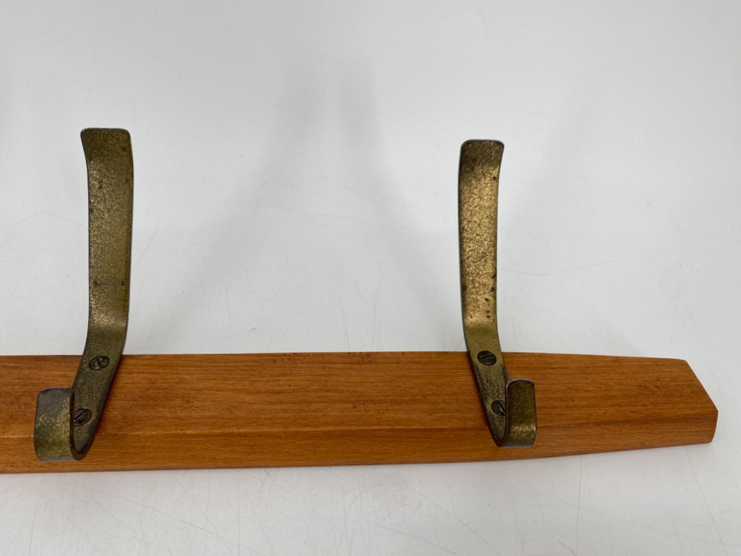 * HAKENLEISTE GARDEROBE 3 HAKEN HOLZ BUCHE MESSING VINTAGE