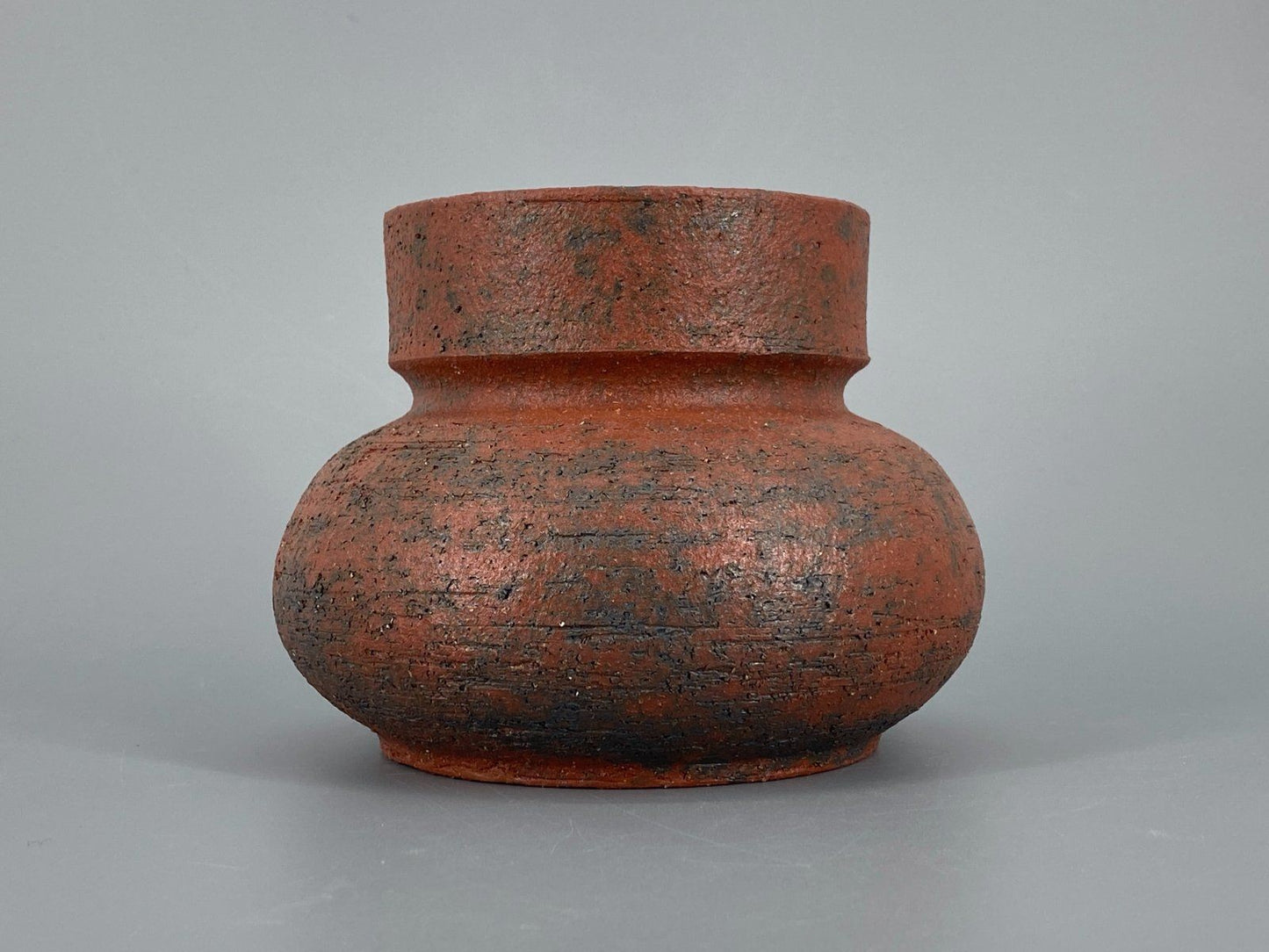 * STUDIOKERAMIK VASE ROTBRAUN SIGNIERT 60ER VINTAGE SAMMLERSTÜCK STEINZEUG