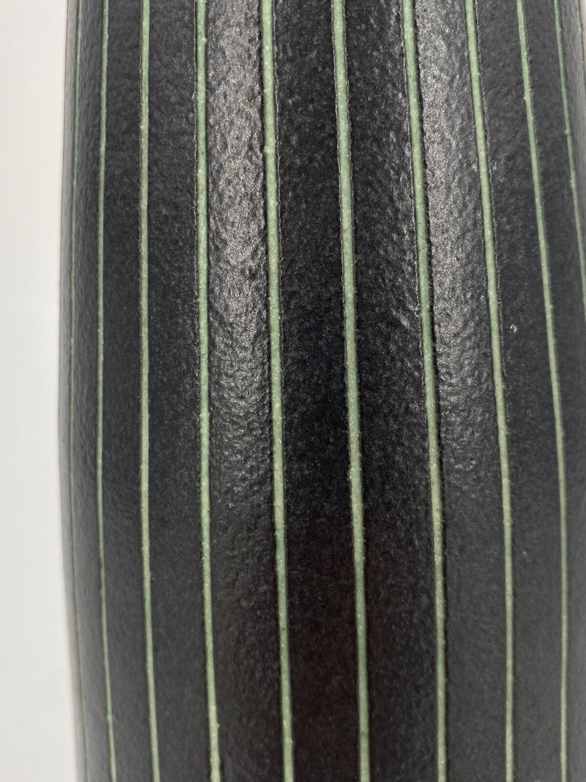* STUDIOKERAMIK HENKEL VASE KRUG GESTREIFT MATT ANTHRAZIT 29CM