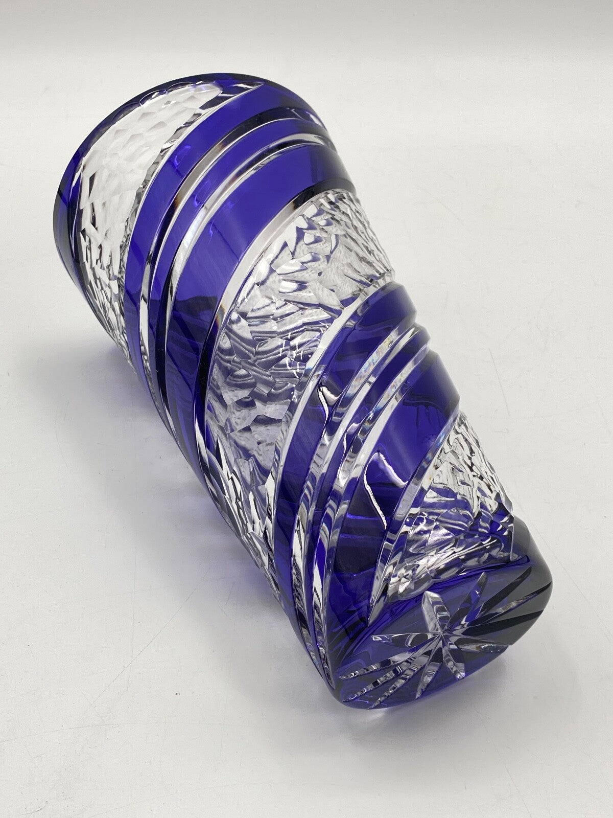 * VASE KRISTALLGLAS GESCHLIFFEN TRANSPARENT BLAU SPIRALE ÜBERFANG VINTAGE
