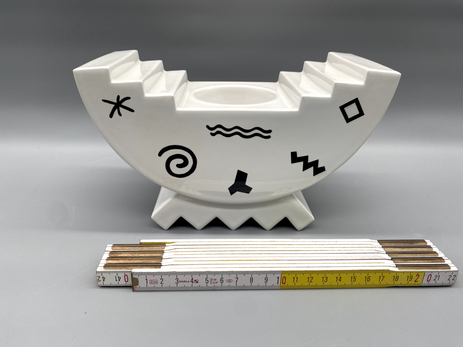 VASE POSTMODERN VIENNA COLLECTION WARLAMIS MEMPHIS PORZELLAN 80er SAMMLER