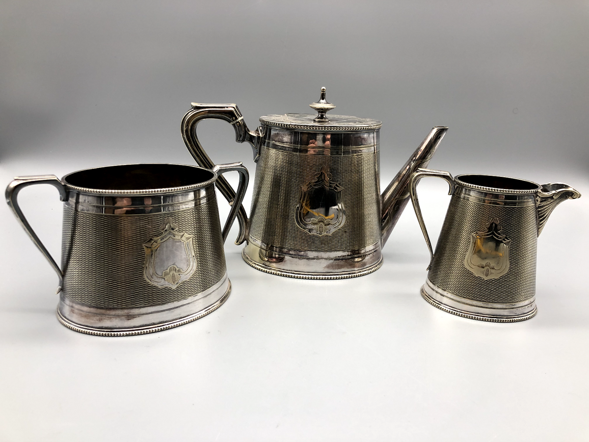 VIKTORIANISCHES VERSILBERTES TEE KAFFEESERVICE VON ELKINGTON 19. JH 3ER SET