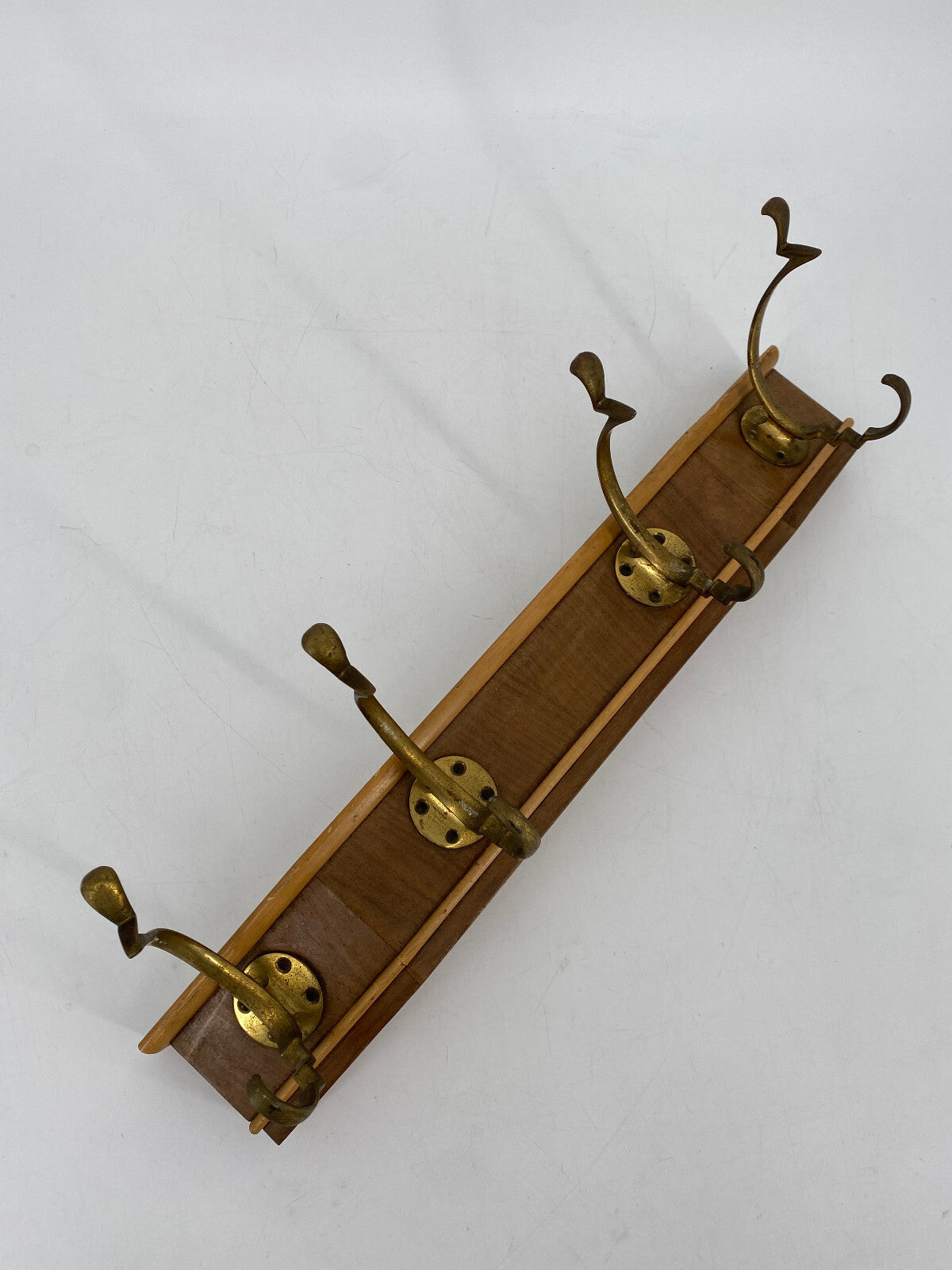 * GARDEROBENLEISTE WANDREGAL 20er 30er ART DECO LANDHAUS MESSING HAKEN VERZIERT