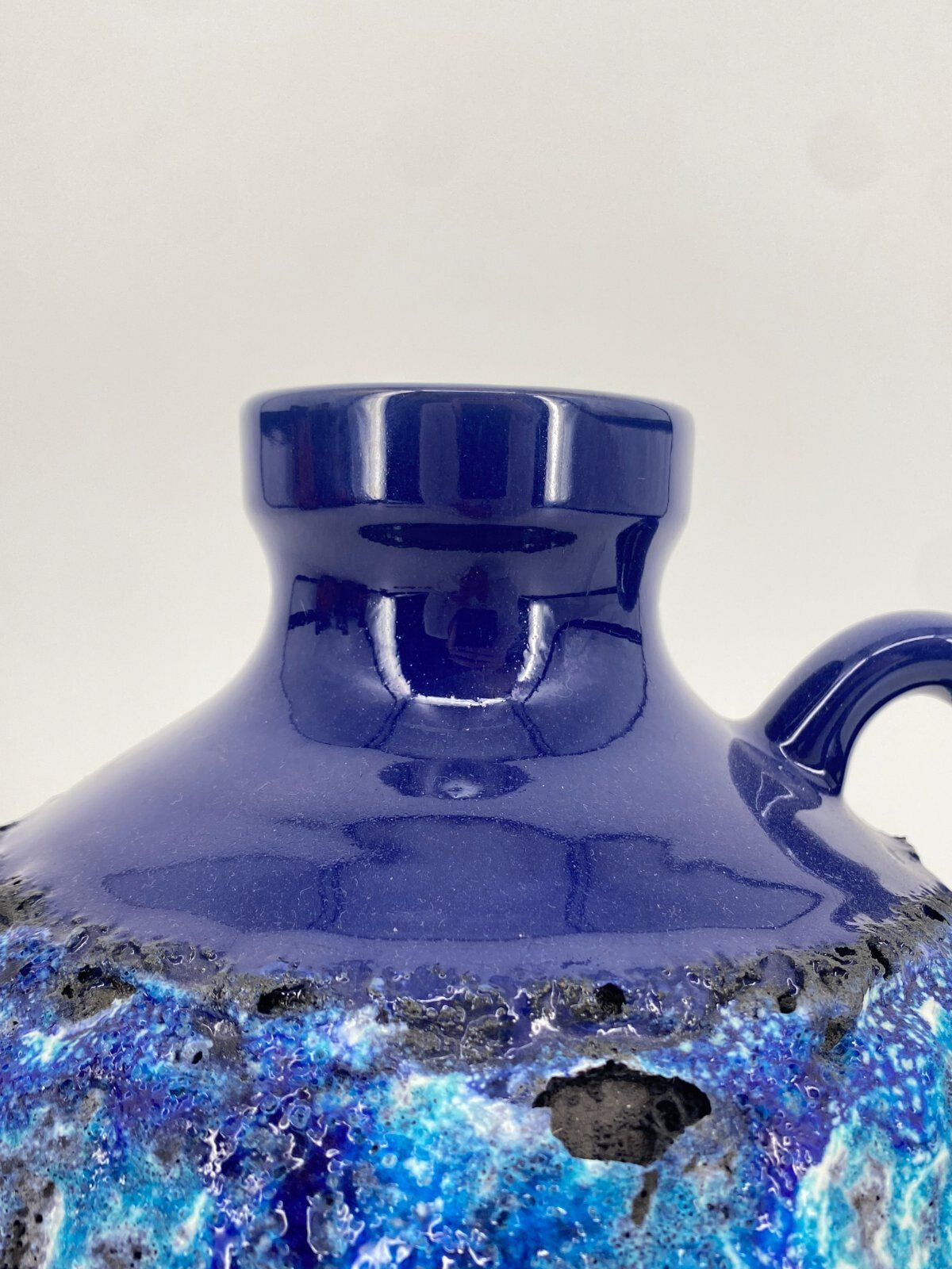* MAREI STUDIOKERAMIK FAT LAVA VASE 4302 CAPRI DEKOR BLAU 70ER