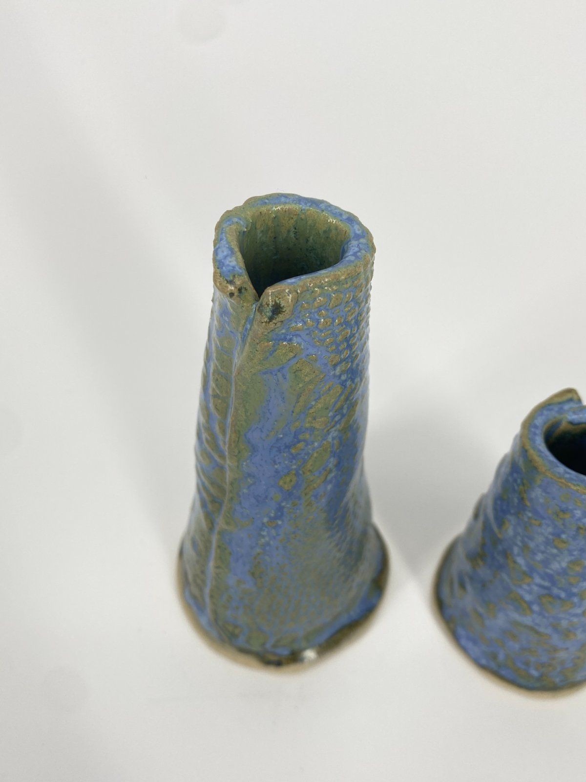 * 2x KLEINE STUDIOKERAMIK VASEN BLAU GRÜN ORGANISCHES DESIGN