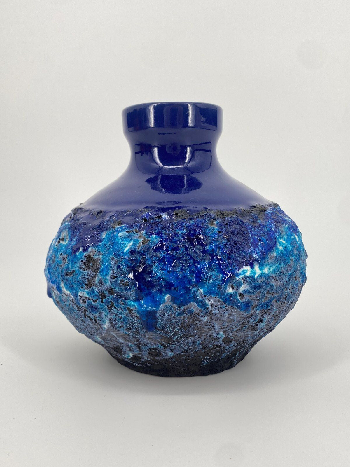 * MAREI STUDIOKERAMIK FAT LAVA VASE 4302 CAPRI DEKOR BLAU 70ER