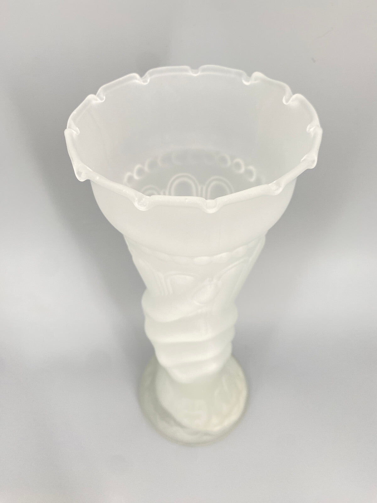* VASE CORNUCOPIA VASE HAND OPAL SATIN GLAS FACKEL TRINKHORN WEISS