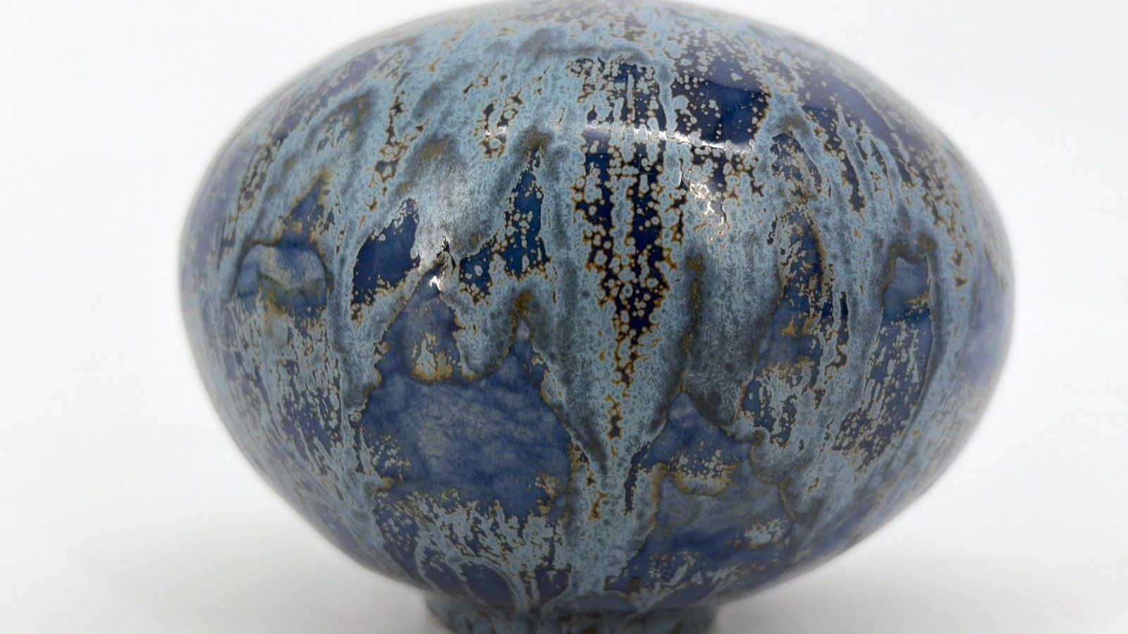 ENSEMBLE TRIO STUDIOKERAMIK VASE KUGEL BLAU IRISIEREND GLASUR 90s