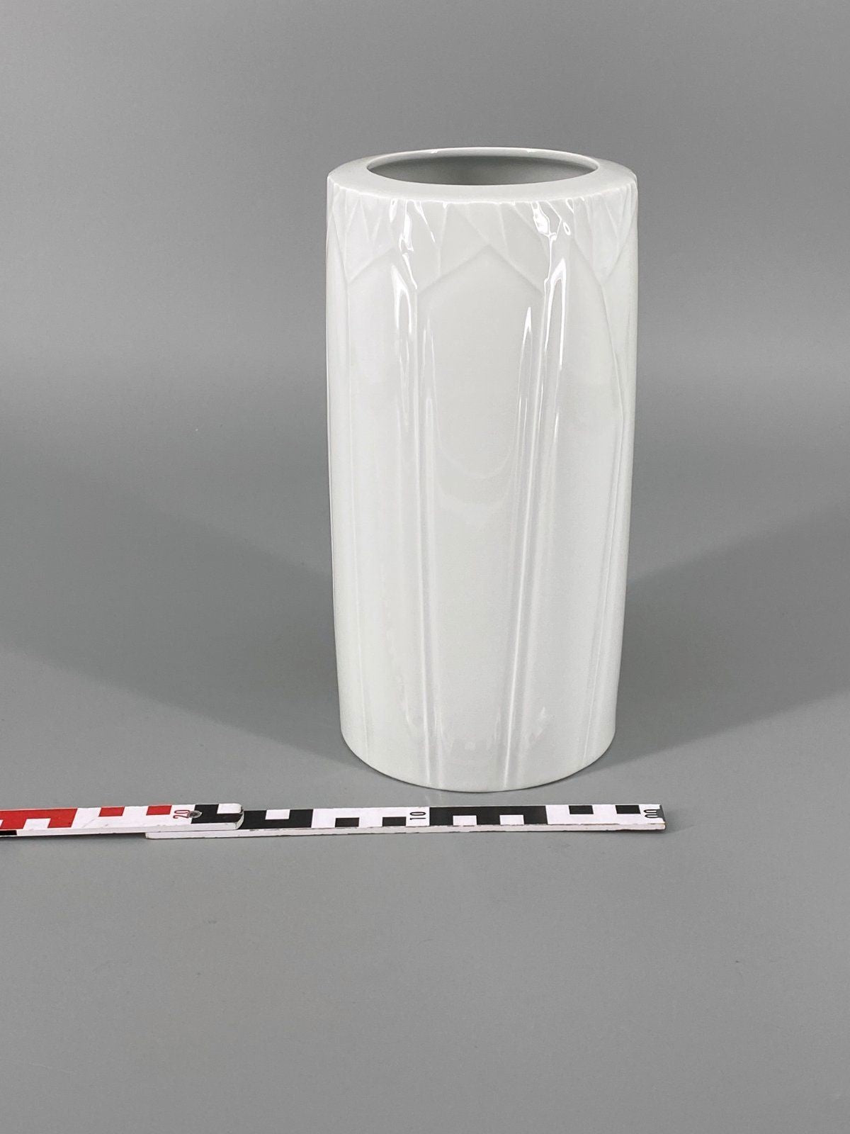 * MEISSEN PORZELLAN VASE WEIß RELIEF DEKOR ABSTRAKT LINIE SELTEN