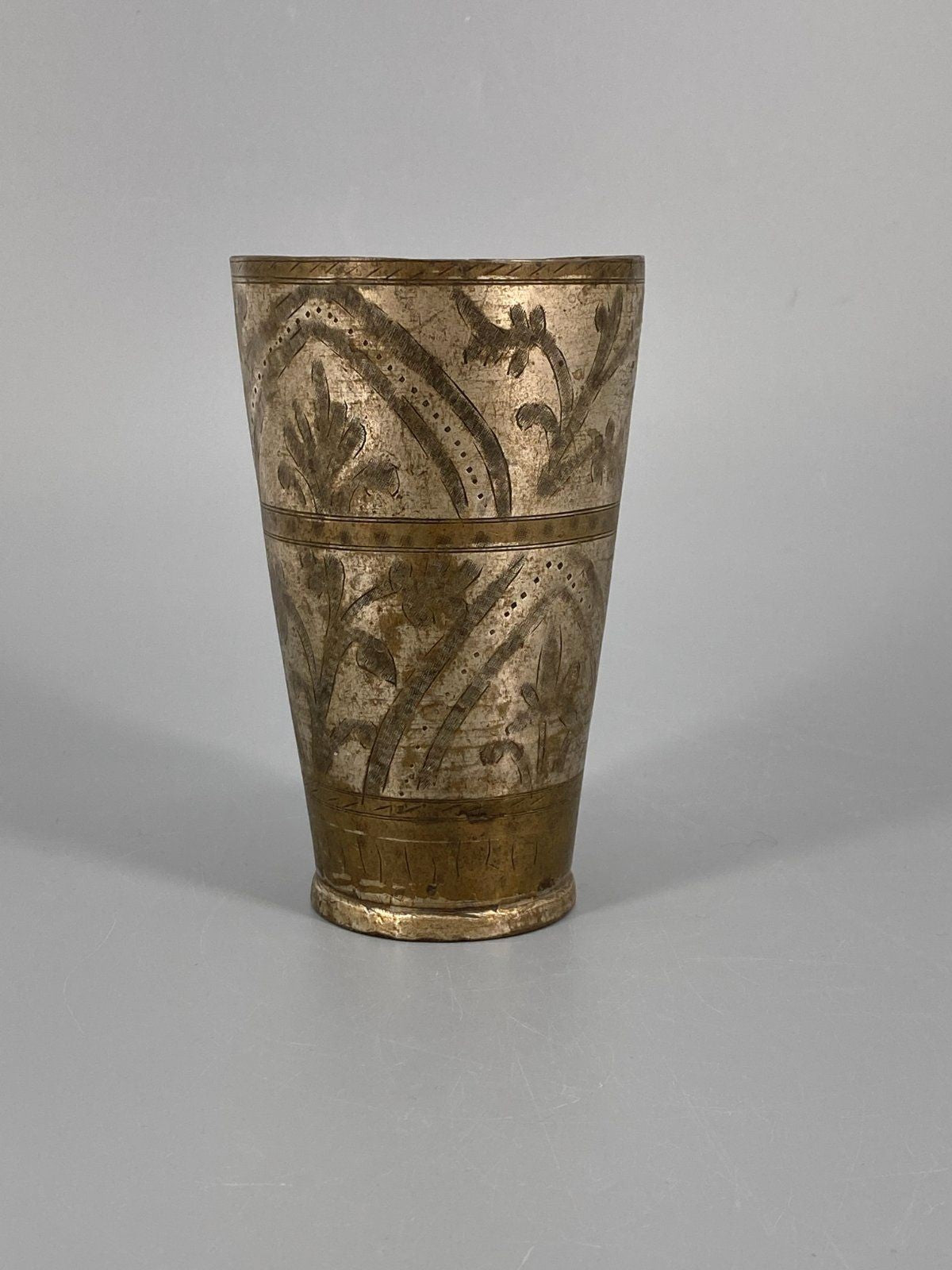 * ZINN BECHER ORNAMENT GRAVUR VASE DEKORATION SILBER GEFÄß ANTIK