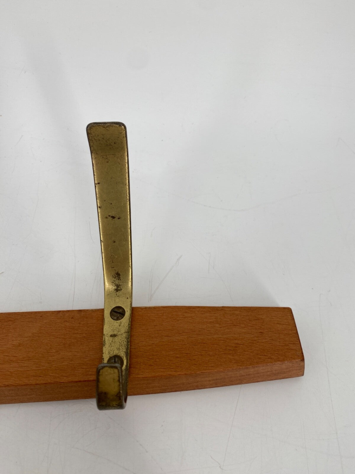 * HAKENLEISTE GARDEROBE 3 HAKEN HOLZ BUCHE MESSING VINTAGE