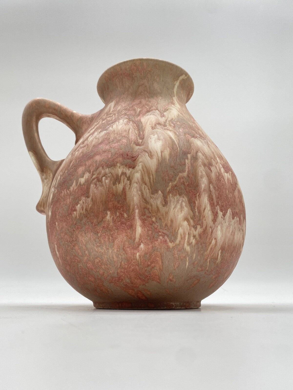 * VASE KERAMIK RUSCHA ART ROSA CREME MARMORIERT SAMT OBERFLÄCHE HENKEL